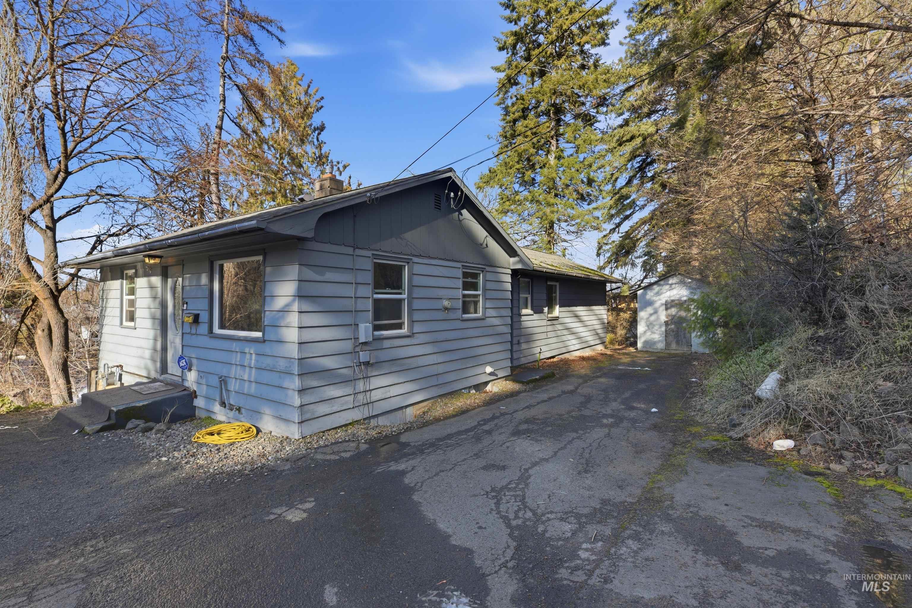 1260 Walenta Dr, Moscow, Idaho 83843-2427, 2 Bedrooms, 1 Bathroom, Residential Income For Sale, Price $380,000,MLS 98977750