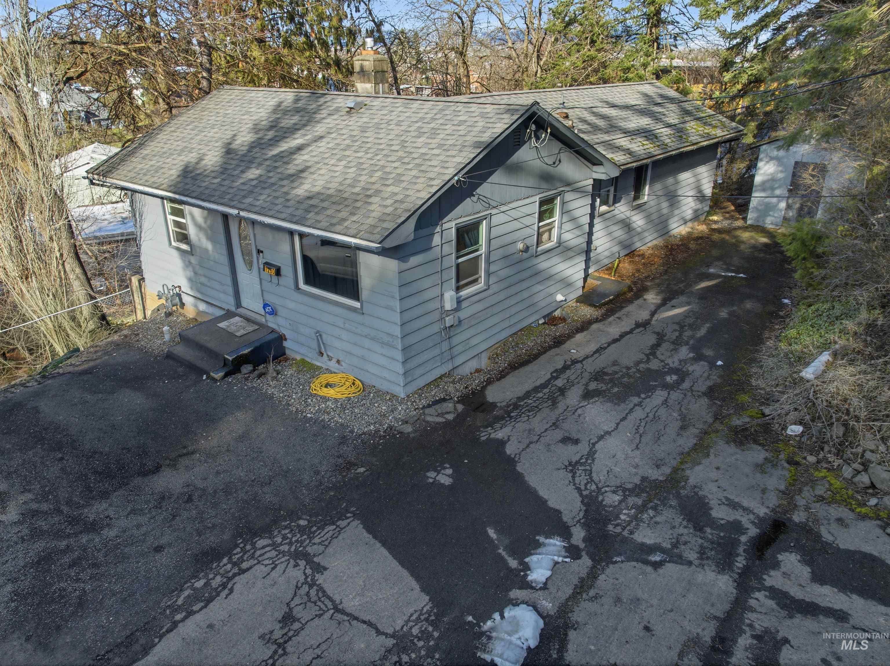 1260 Walenta Dr, Moscow, Idaho 83843-2427, 2 Bedrooms, 1 Bathroom, Residential Income For Sale, Price $380,000,MLS 98977750