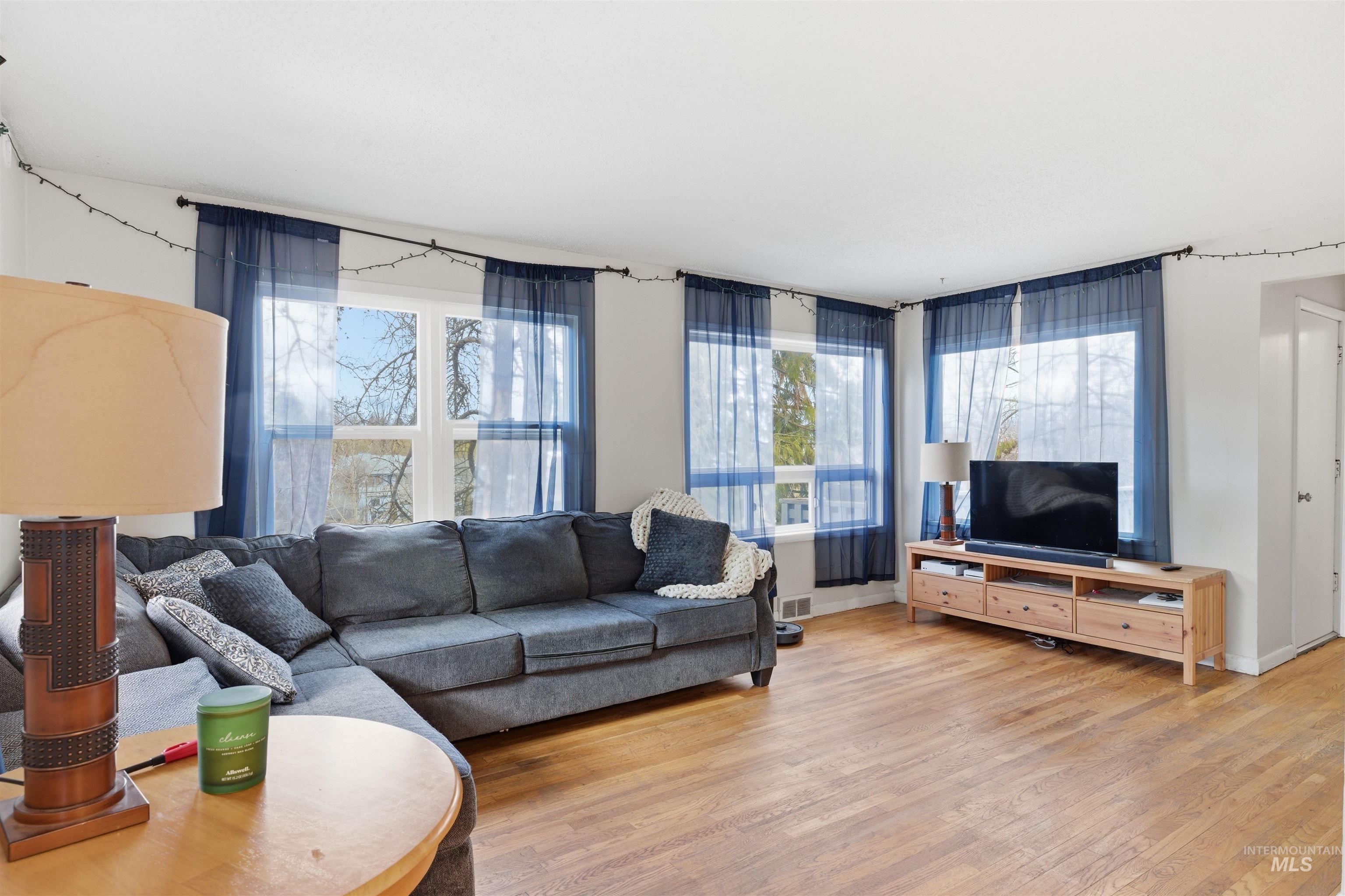 1260 Walenta Dr, Moscow, Idaho 83843-2427, 2 Bedrooms, 1 Bathroom, Residential Income For Sale, Price $380,000,MLS 98977750