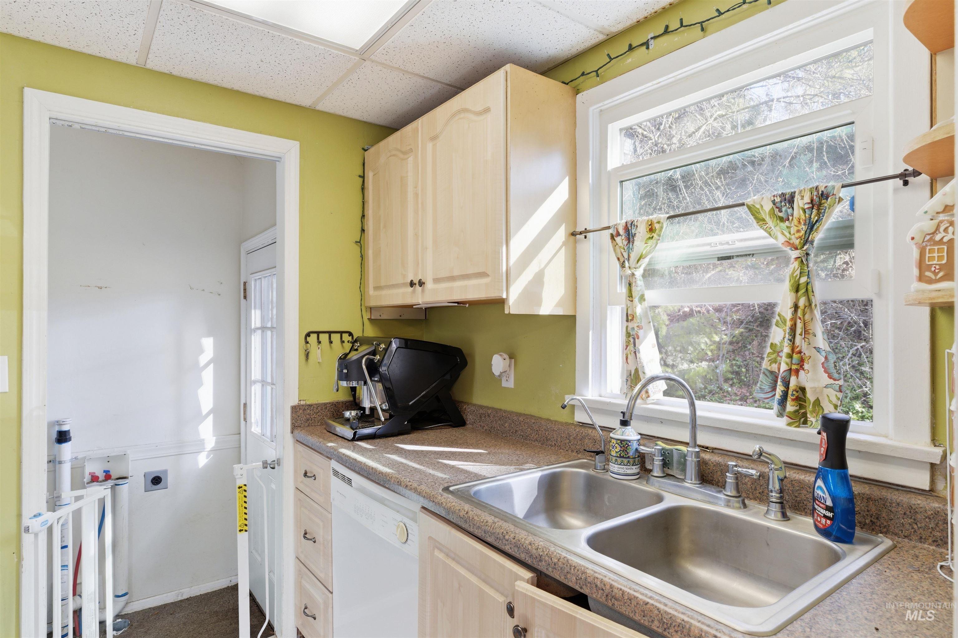 1260 Walenta Dr, Moscow, Idaho 83843-2427, 2 Bedrooms, 1 Bathroom, Residential Income For Sale, Price $380,000,MLS 98977750