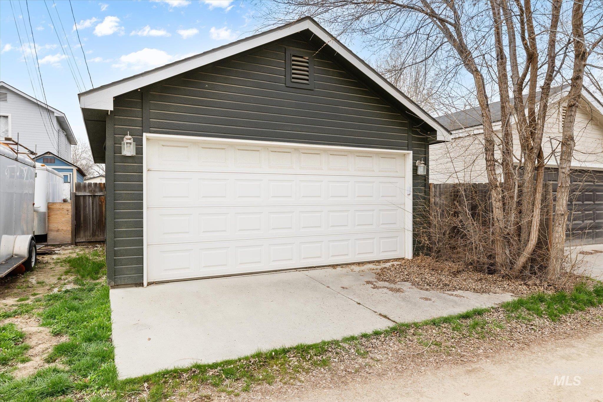 2112 S Pacific St, Boise, Idaho 83705-3962, 2 Bedrooms, 1.5 Bathrooms, Residential For Sale, Price $415,000, 98977755