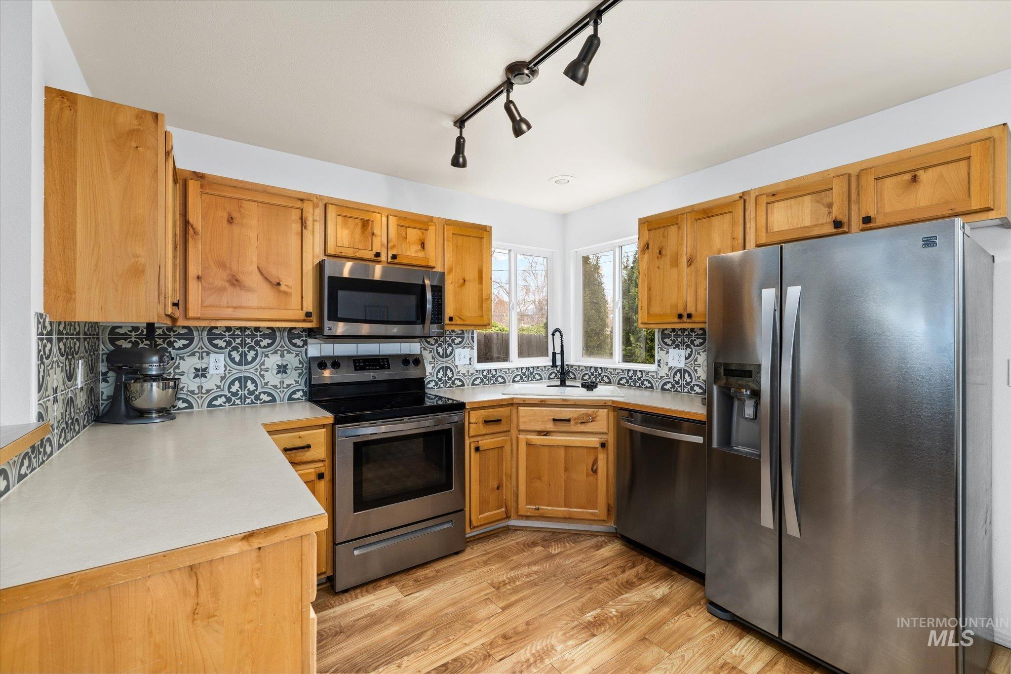 2112 S Pacific St, Boise, Idaho 83705-3962, 2 Bedrooms, 1.5 Bathrooms, Residential For Sale, Price $415,000, 98977755