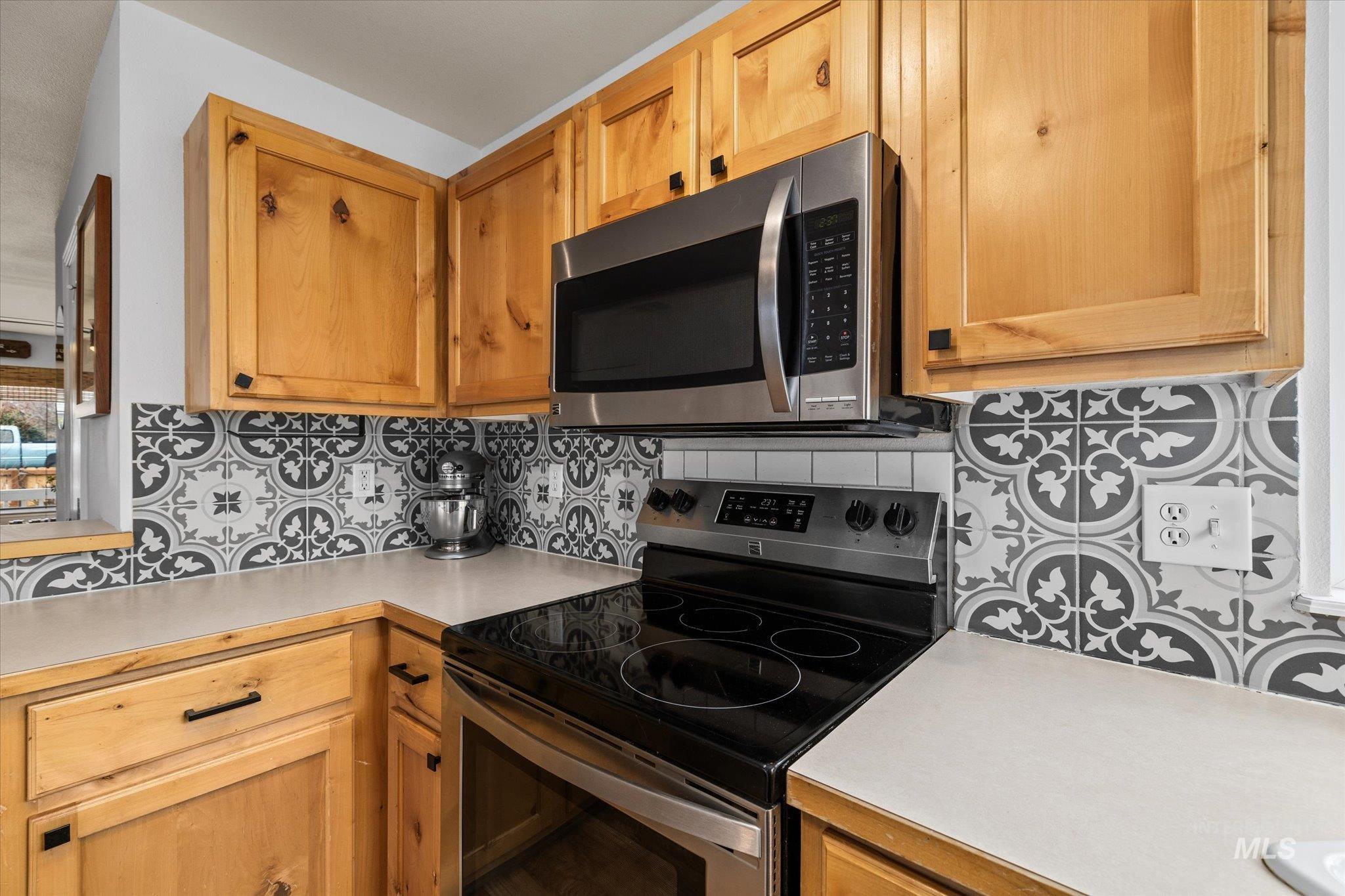 2112 S Pacific St, Boise, Idaho 83705-3962, 2 Bedrooms, 1.5 Bathrooms, Residential For Sale, Price $415,000, 98977755