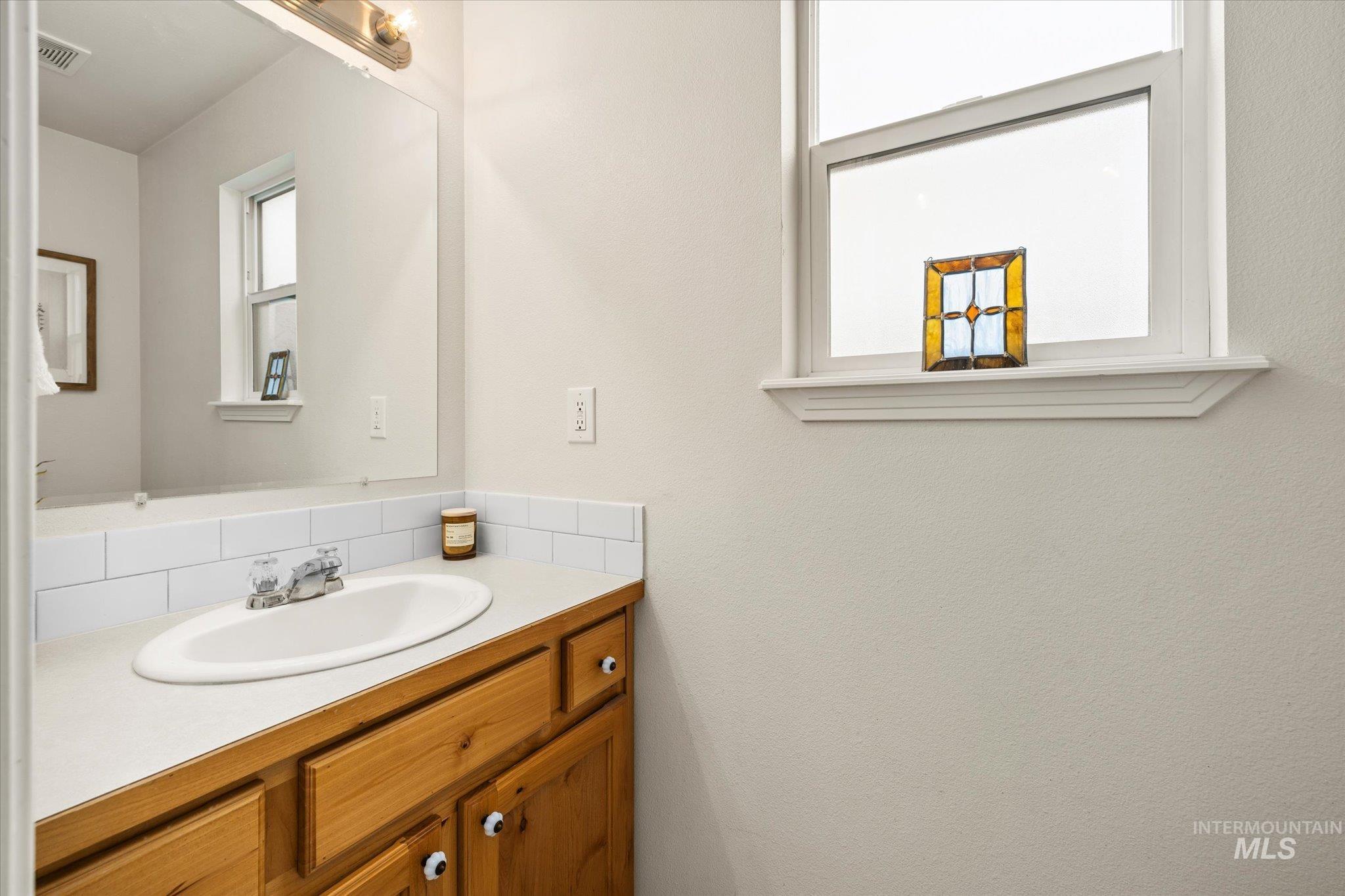 2112 S Pacific St, Boise, Idaho 83705-3962, 2 Bedrooms, 1.5 Bathrooms, Residential For Sale, Price $415,000, 98977755