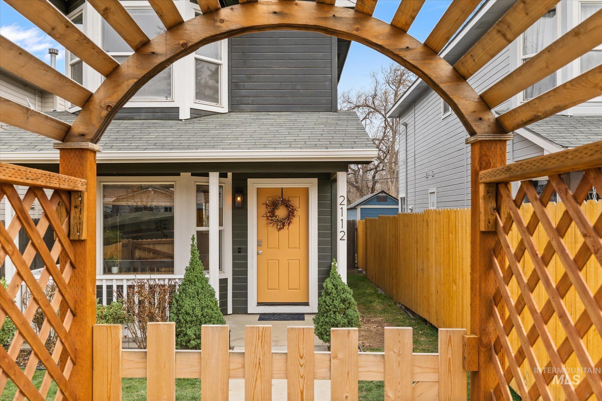 2112 S Pacific St, Boise, Idaho 83705-3962, 2 Bedrooms, 1.5 Bathrooms, Residential For Sale, Price $415,000, 98977755