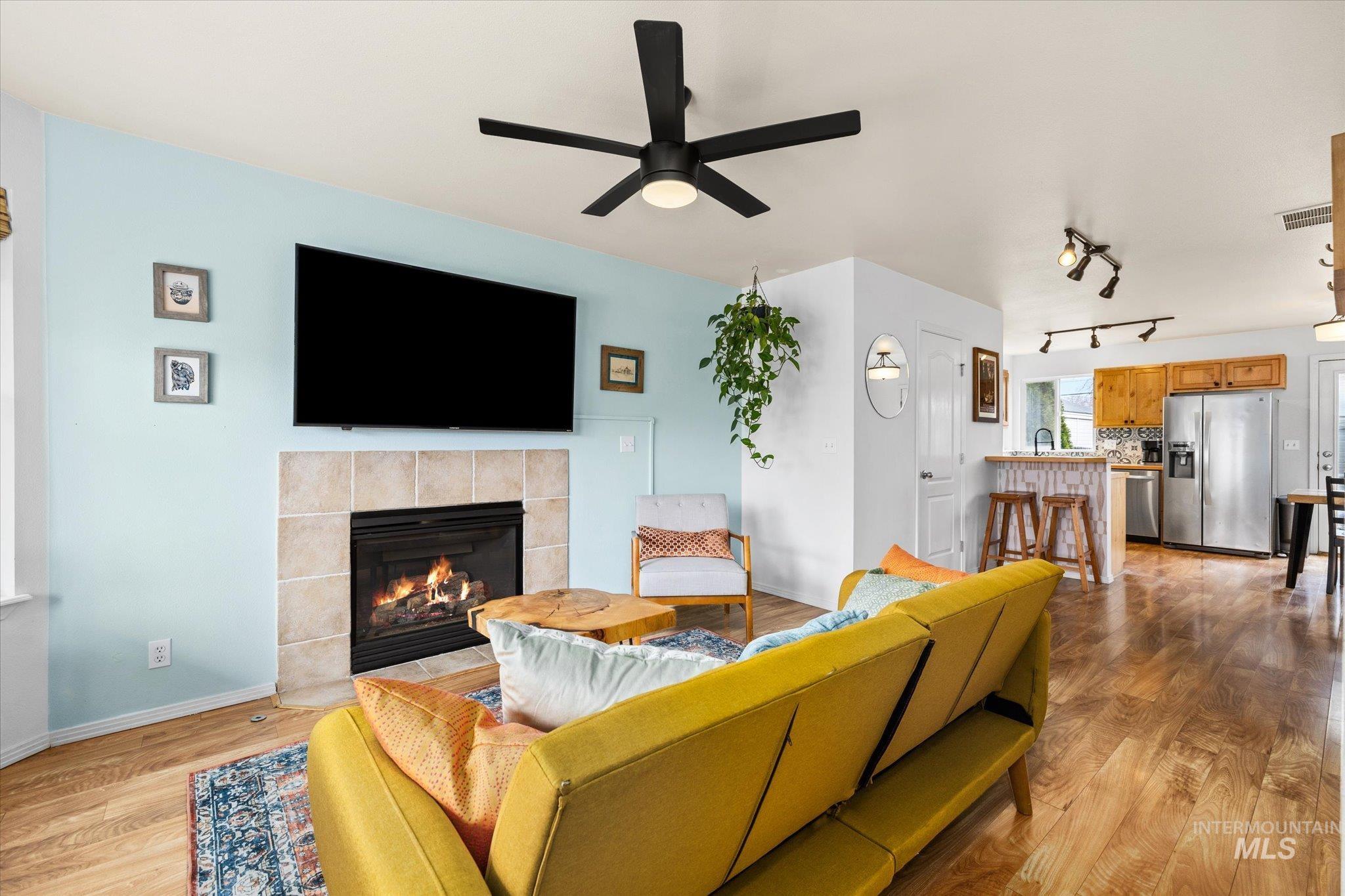 2112 S Pacific St, Boise, Idaho 83705-3962, 2 Bedrooms, 1.5 Bathrooms, Residential For Sale, Price $415,000, 98977755