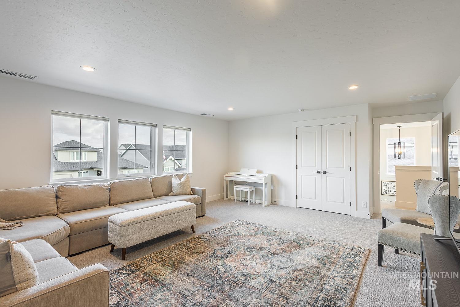 205 S Sunniva Ave, Kuna, Idaho 83634, 5 Bedrooms, 3 Bathrooms, Residential For Sale, Price $750,000, 98977758