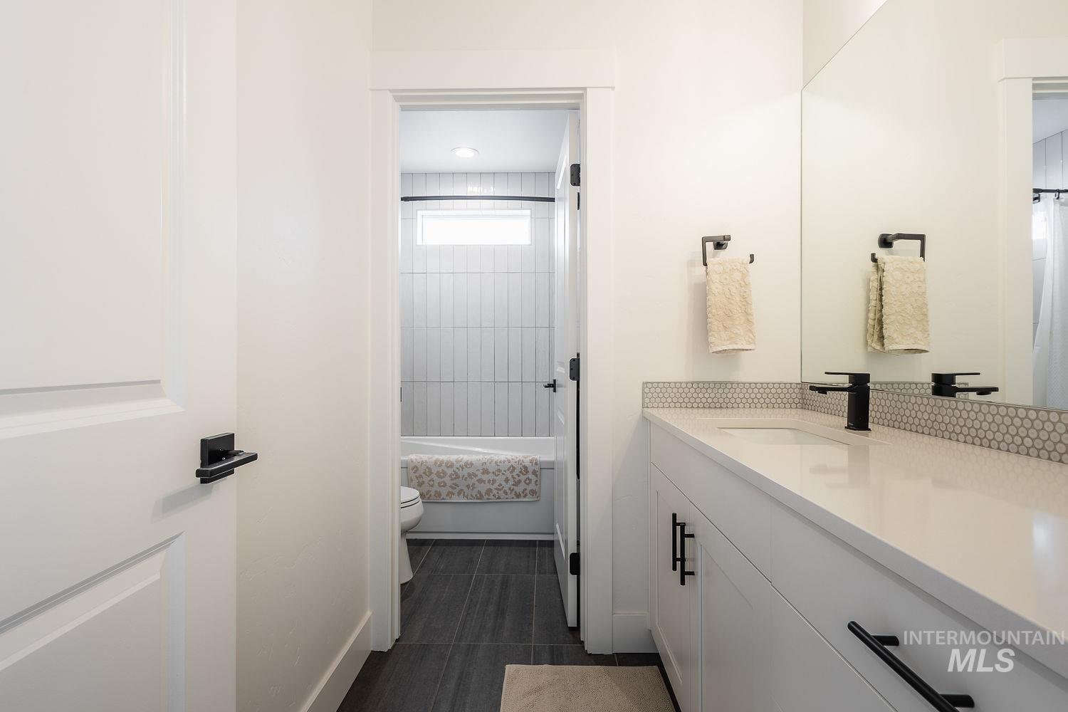 205 S Sunniva Ave, Kuna, Idaho 83634, 5 Bedrooms, 3 Bathrooms, Residential For Sale, Price $750,000, 98977758