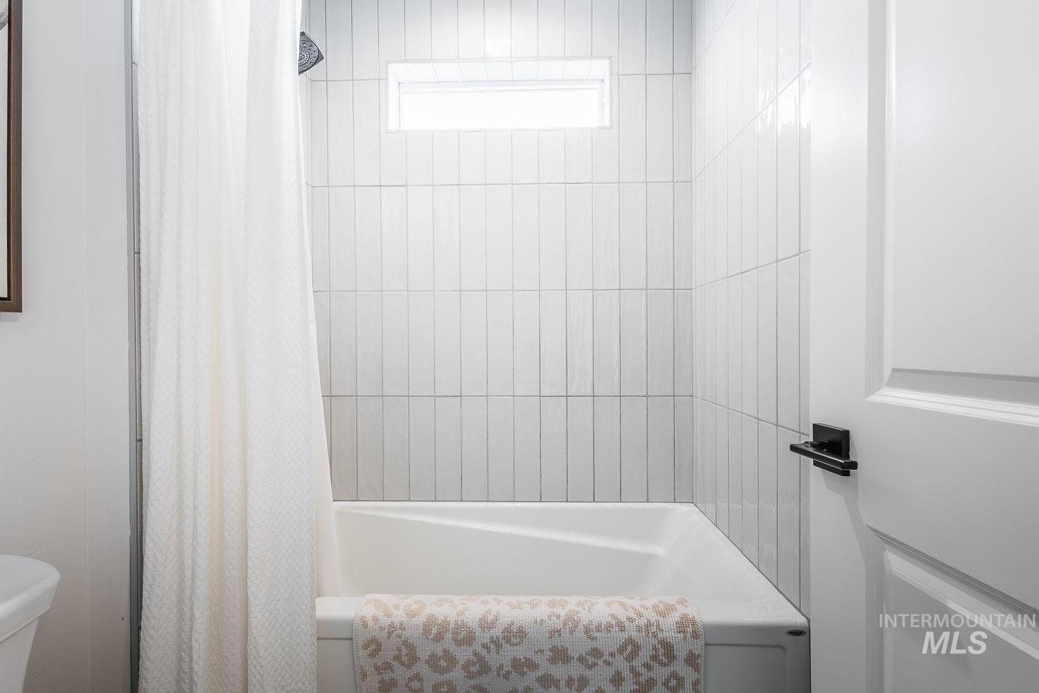 205 S Sunniva Ave, Kuna, Idaho 83634, 5 Bedrooms, 3 Bathrooms, Residential For Sale, Price $750,000, 98977758