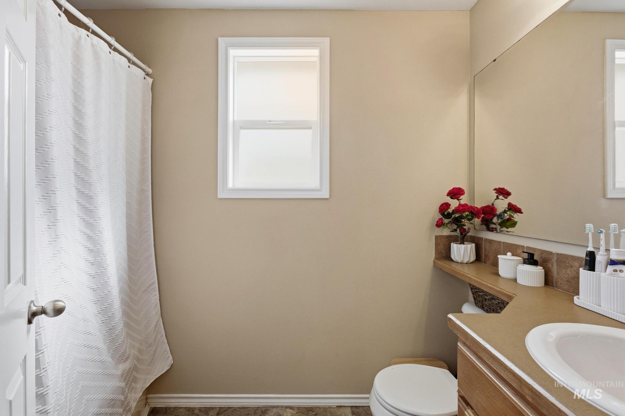 10922 Cocoon St, Nampa, Idaho 83687, 3 Bedrooms, 2 Bathrooms, Residential For Sale, Price $370,000, 98977766