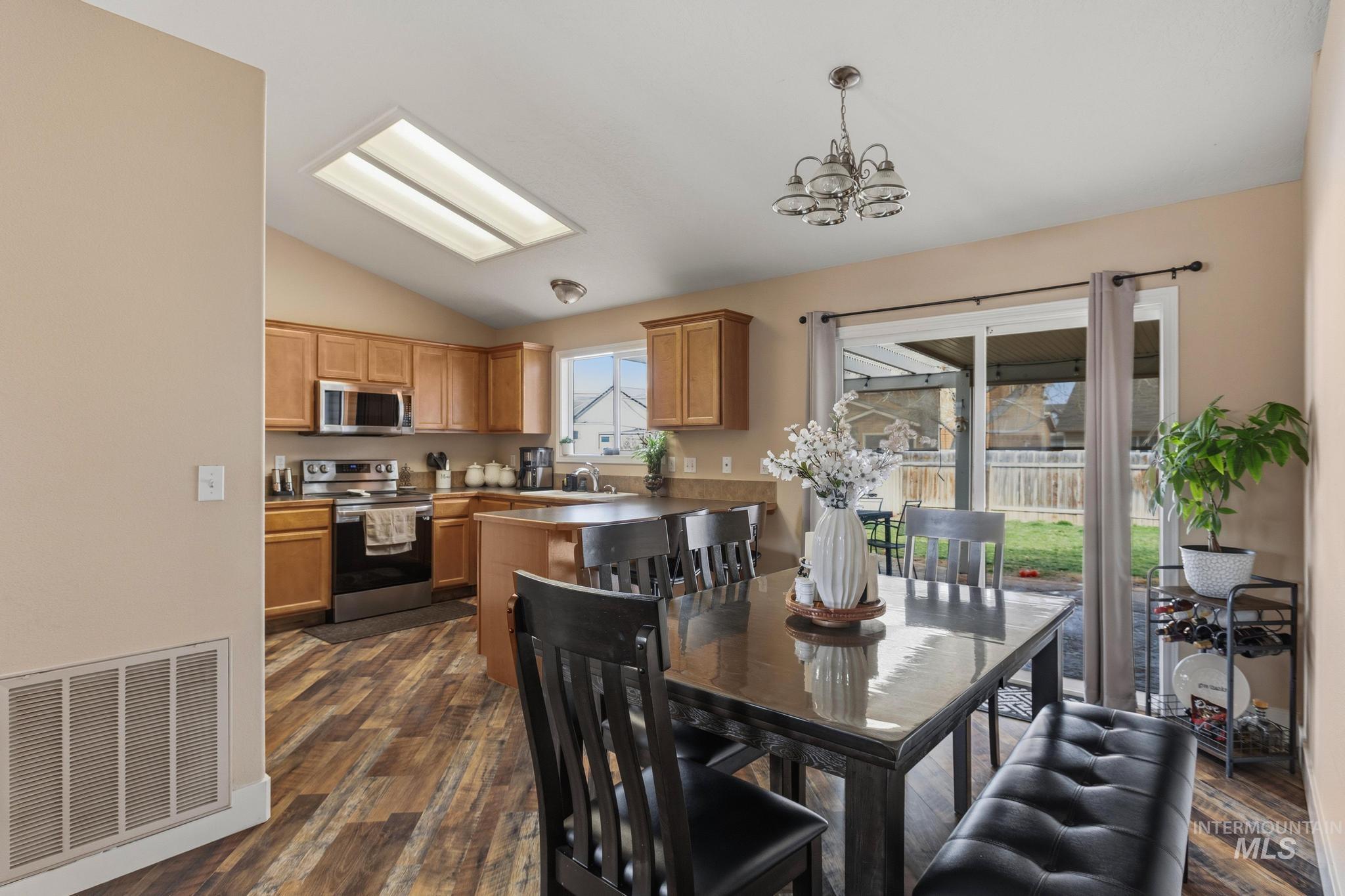 10922 Cocoon St, Nampa, Idaho 83687, 3 Bedrooms, 2 Bathrooms, Residential For Sale, Price $370,000, 98977766