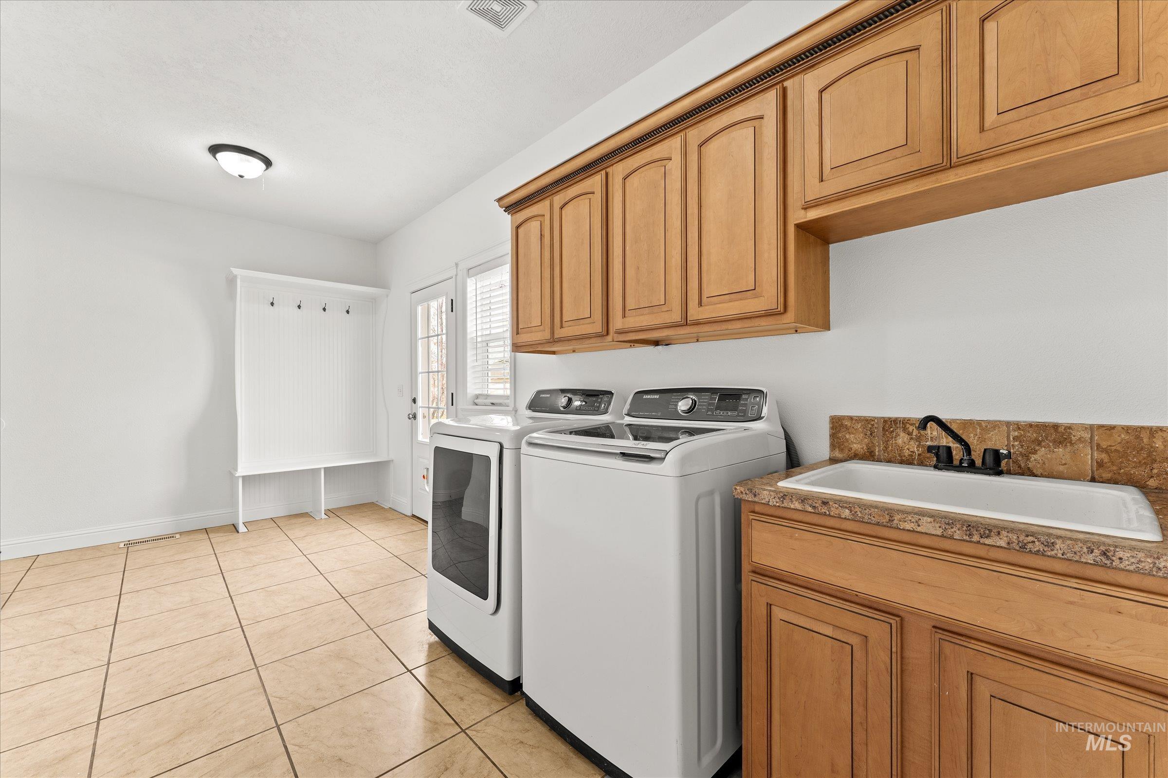 141 Beech St, Fruitland, Idaho 83619, 4 Bedrooms, 2.5 Bathrooms, Residential For Sale, Price $500,000, 98977768