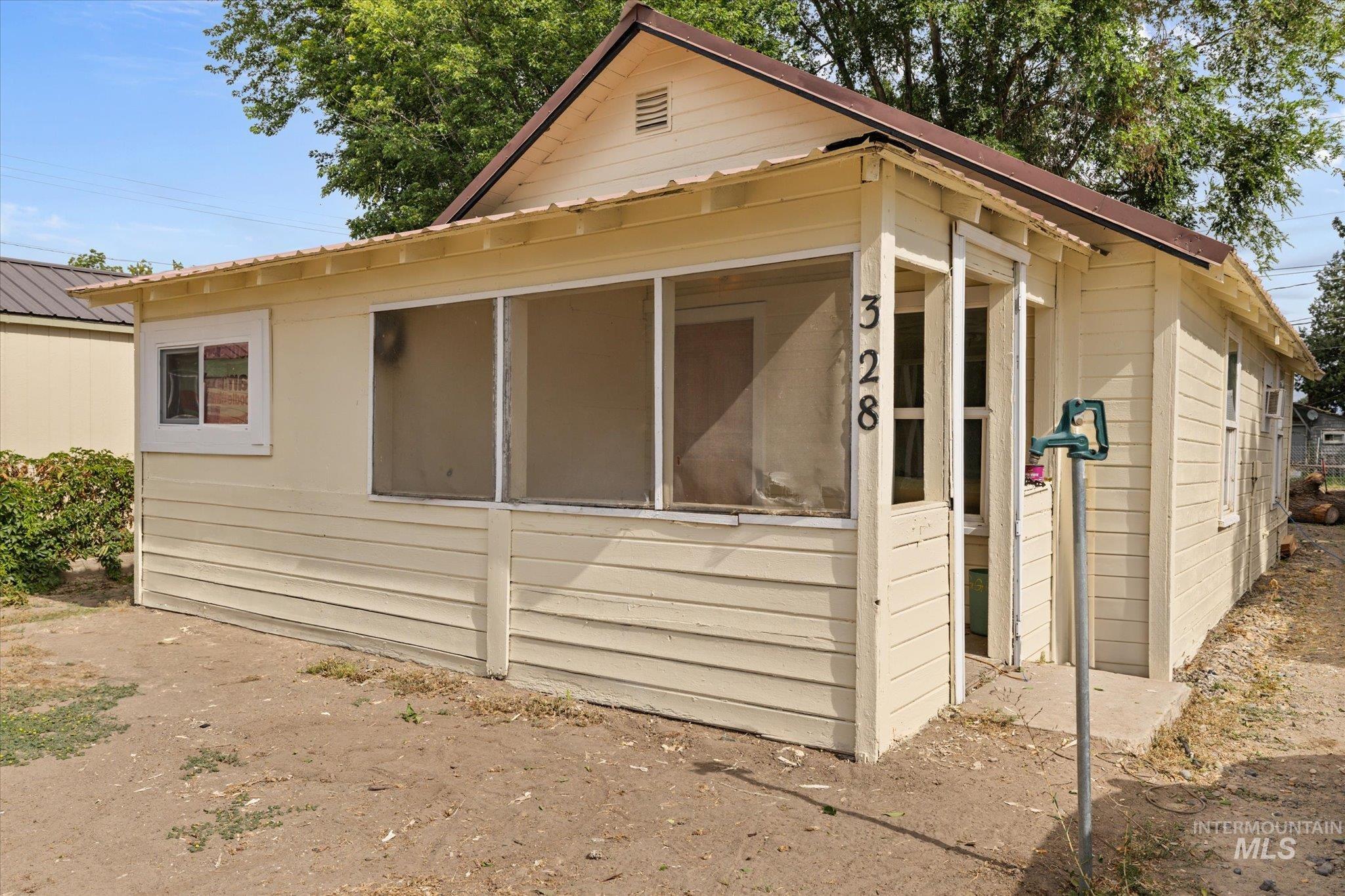 328 E Owyhee Ave, Homedale, Idaho 83628, 2 Bedrooms, 1 Bathroom, Residential For Sale, Price $220,000, 98977769