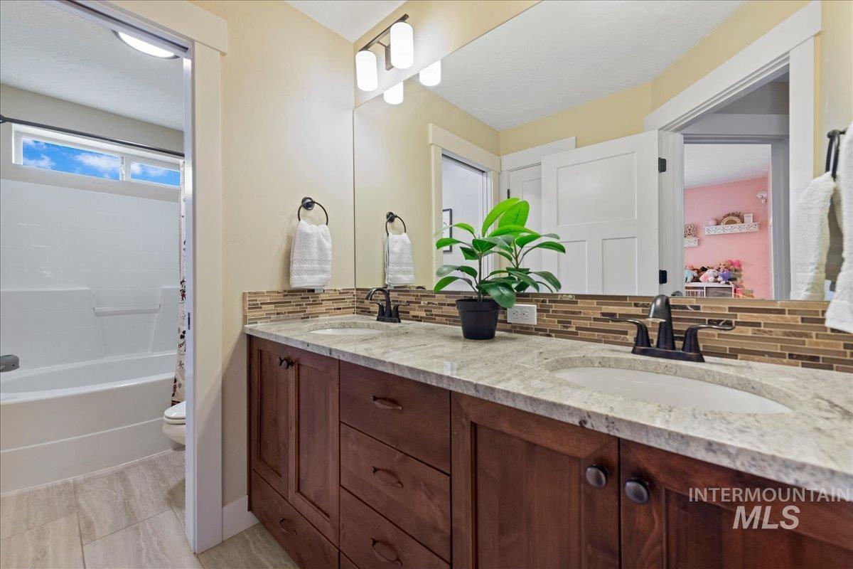 2317 N Van Dyke Ave, Kuna, Idaho 83634, 4 Bedrooms, 2.5 Bathrooms, Residential For Sale, Price $579,900, 98977770