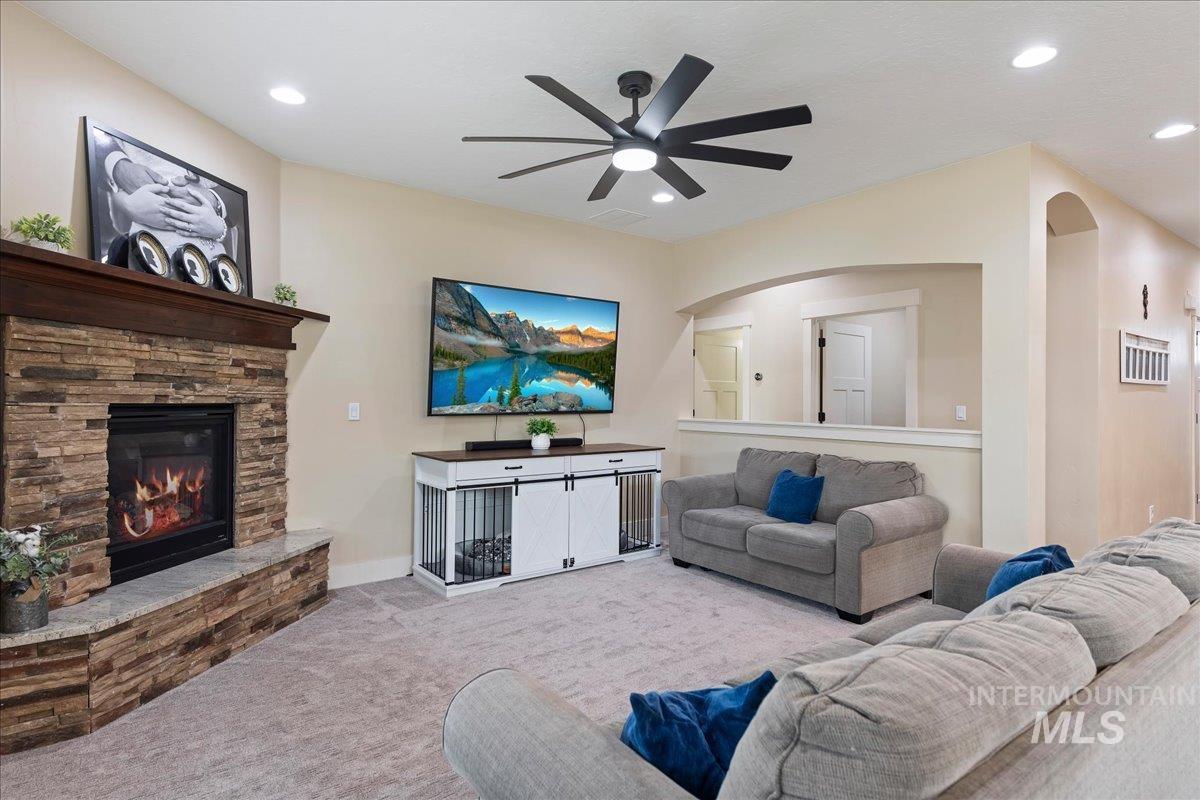 2317 N Van Dyke Ave, Kuna, Idaho 83634, 4 Bedrooms, 2.5 Bathrooms, Residential For Sale, Price $579,900, 98977770