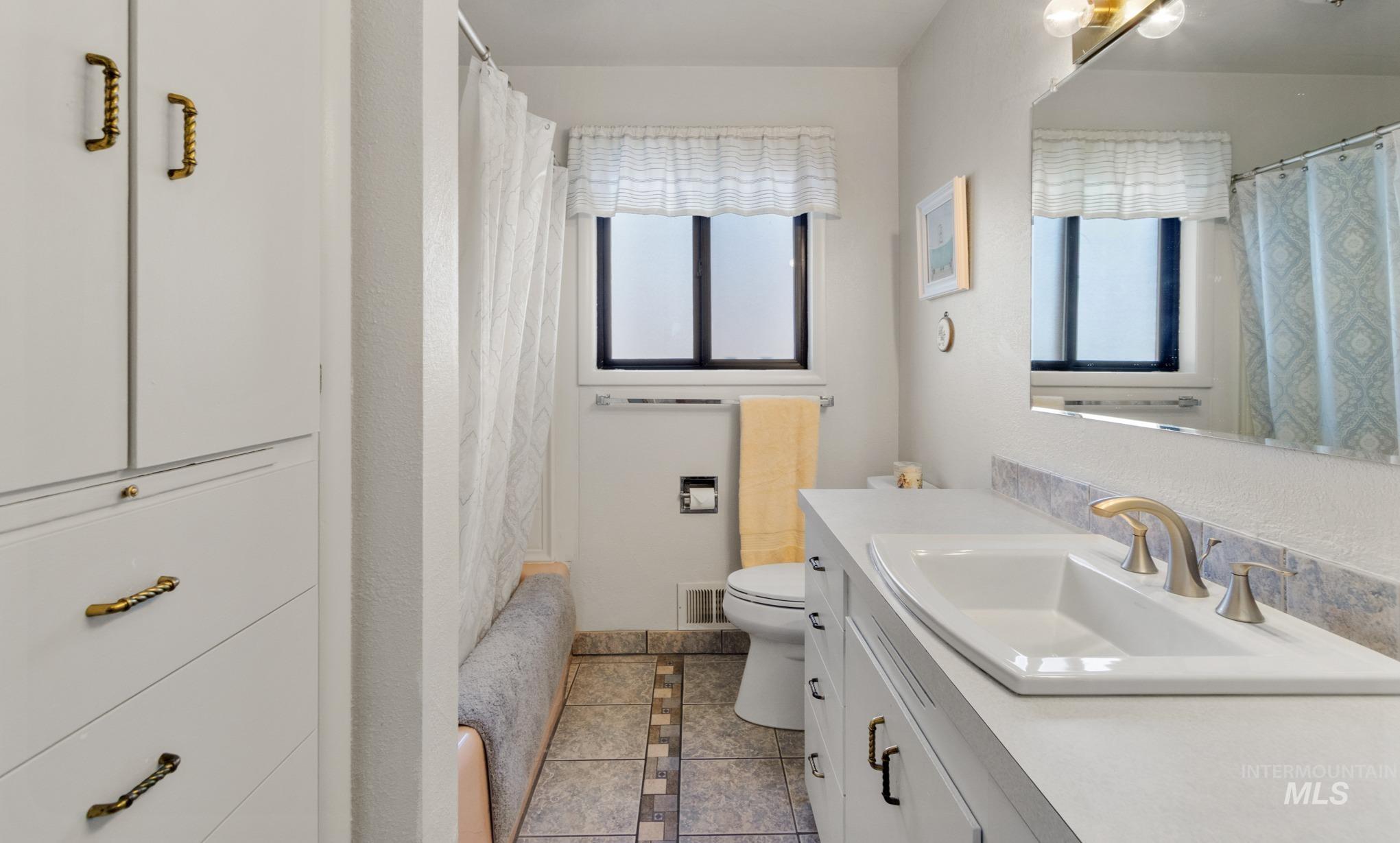 507 S State St, Nampa, Idaho 83686, 3 Bedrooms, 2 Bathrooms, Residential For Sale, Price $406,000, 98977773