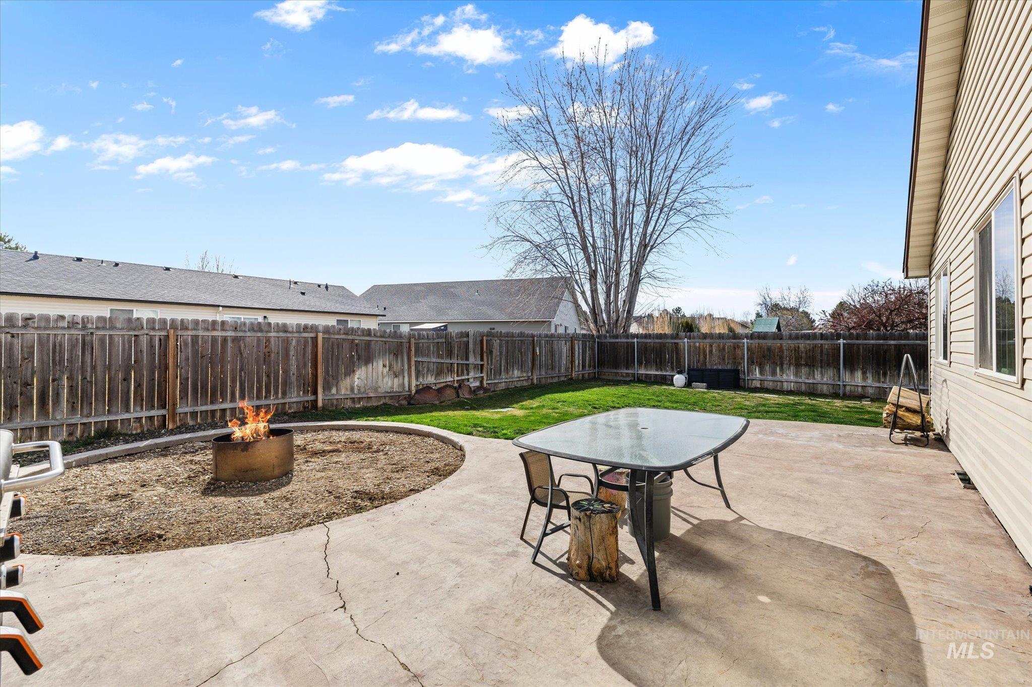 597 E Great Bear St, Kuna, Idaho 83634, 3 Bedrooms, 2 Bathrooms, Residential For Sale, Price $365,000, 98977775