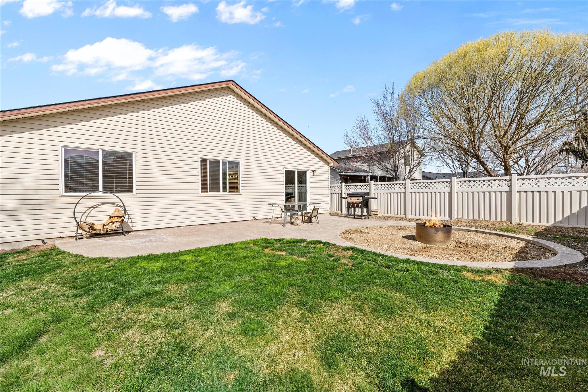 597 E Great Bear St, Kuna, Idaho 83634, 3 Bedrooms, 2 Bathrooms, Residential For Sale, Price $365,000, 98977775