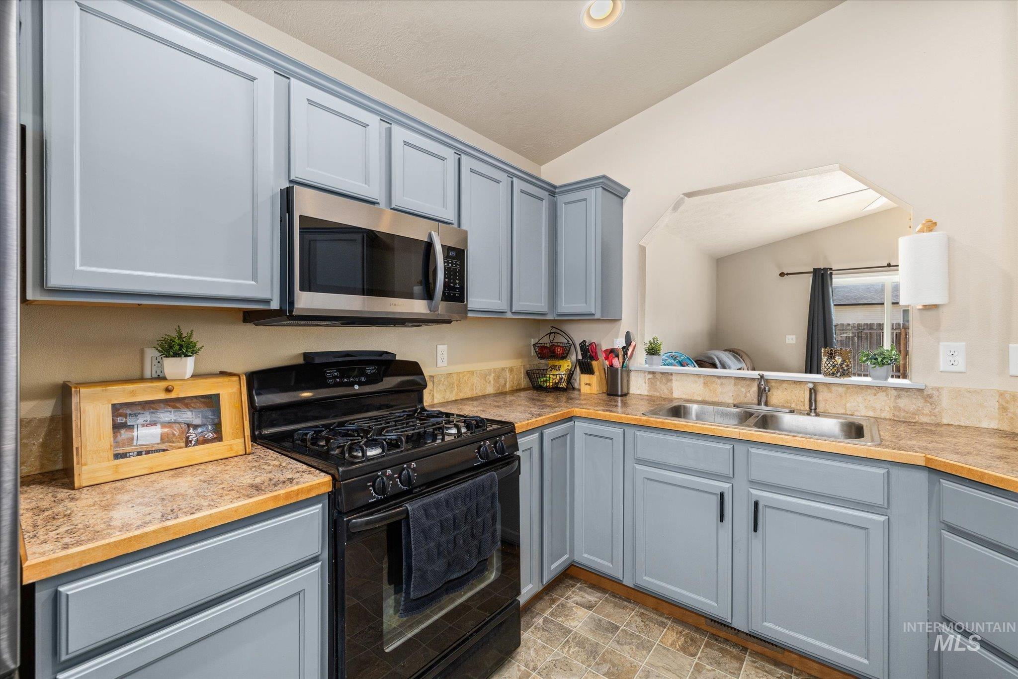 597 E Great Bear St, Kuna, Idaho 83634, 3 Bedrooms, 2 Bathrooms, Residential For Sale, Price $365,000, 98977775