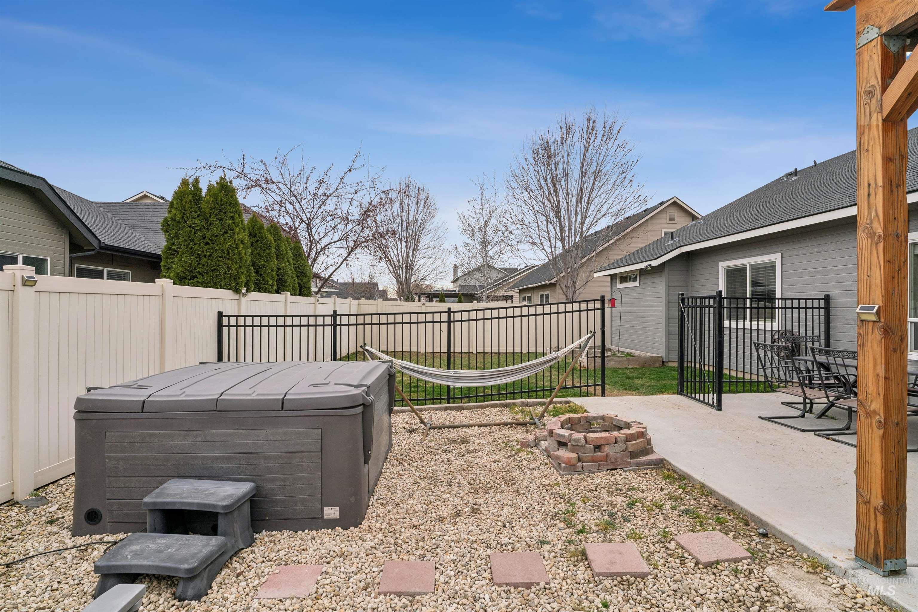 950 N Pine Brook Way, Star, Idaho 83669, 4 Bedrooms, 3 Bathrooms, Residential For Sale, Price $499,000, 98977780