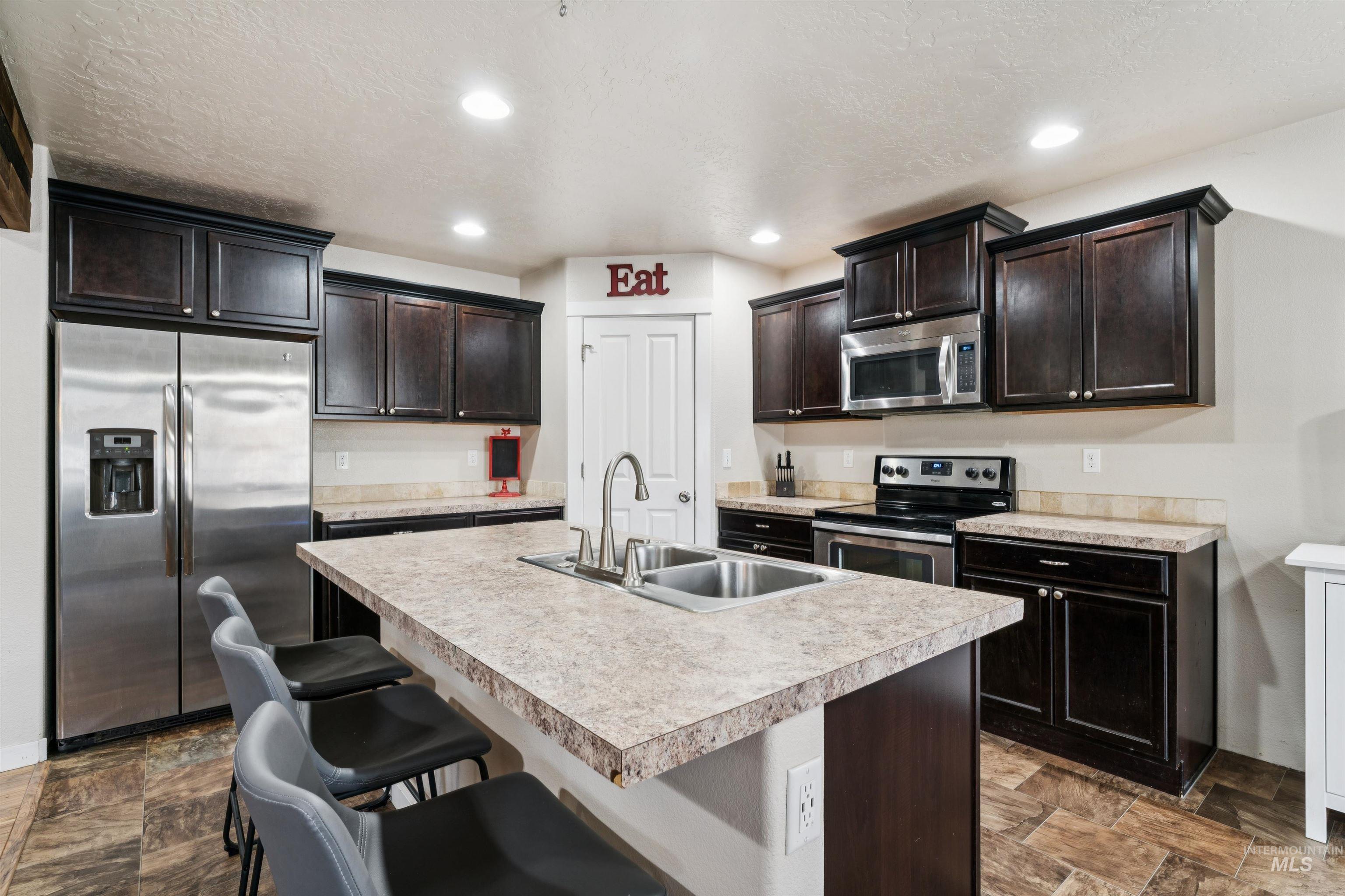 950 N Pine Brook Way, Star, Idaho 83669, 4 Bedrooms, 3 Bathrooms, Residential For Sale, Price $499,000, 98977780