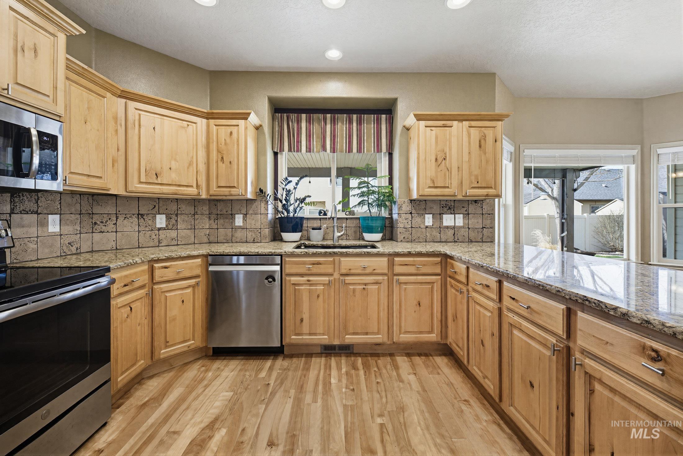 4121 N Frandon Ave, Meridian, Idaho 83646, 5 Bedrooms, 2.5 Bathrooms, Residential For Sale, Price $724,900, 98977781