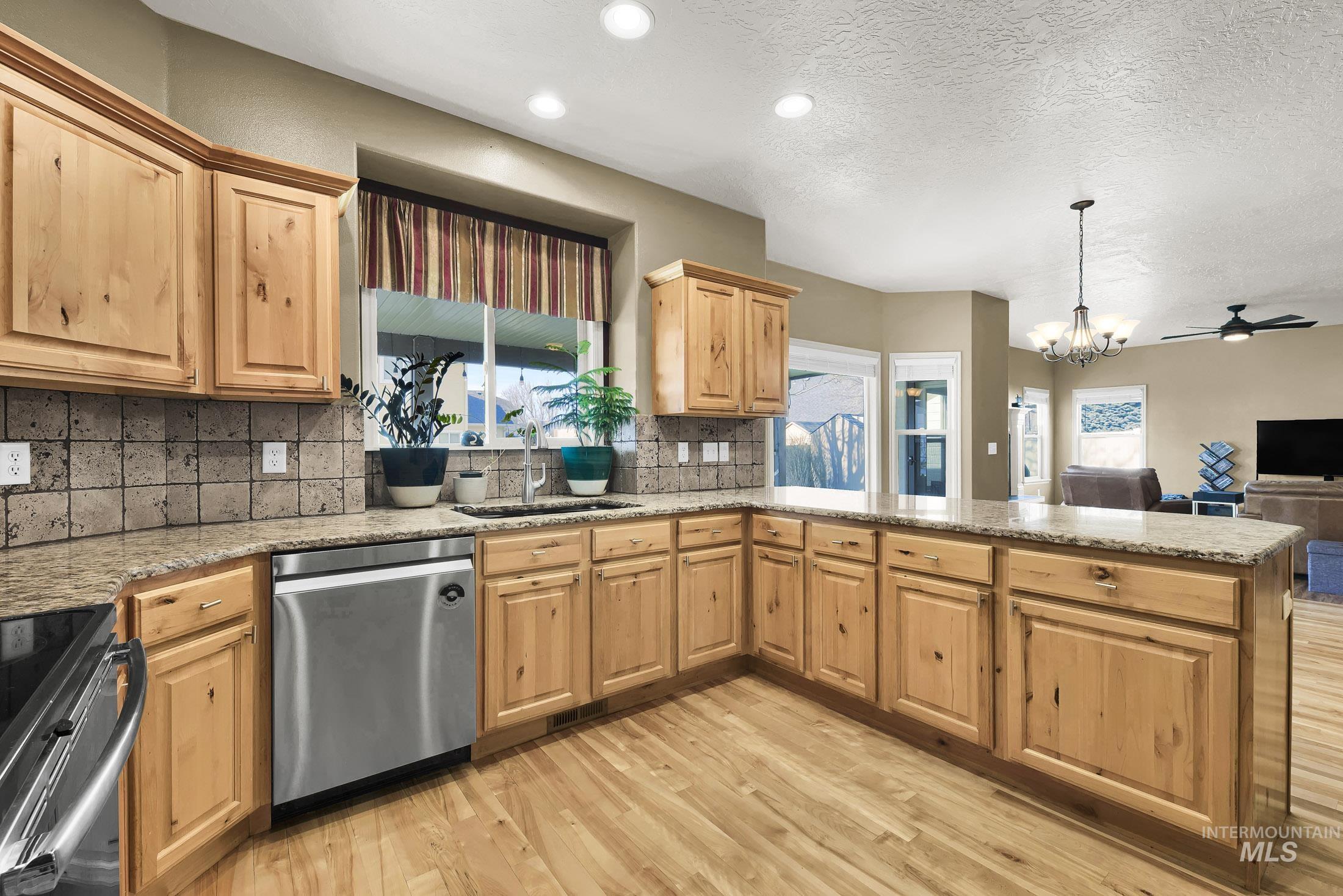 4121 N Frandon Ave, Meridian, Idaho 83646, 5 Bedrooms, 2.5 Bathrooms, Residential For Sale, Price $724,900, 98977781