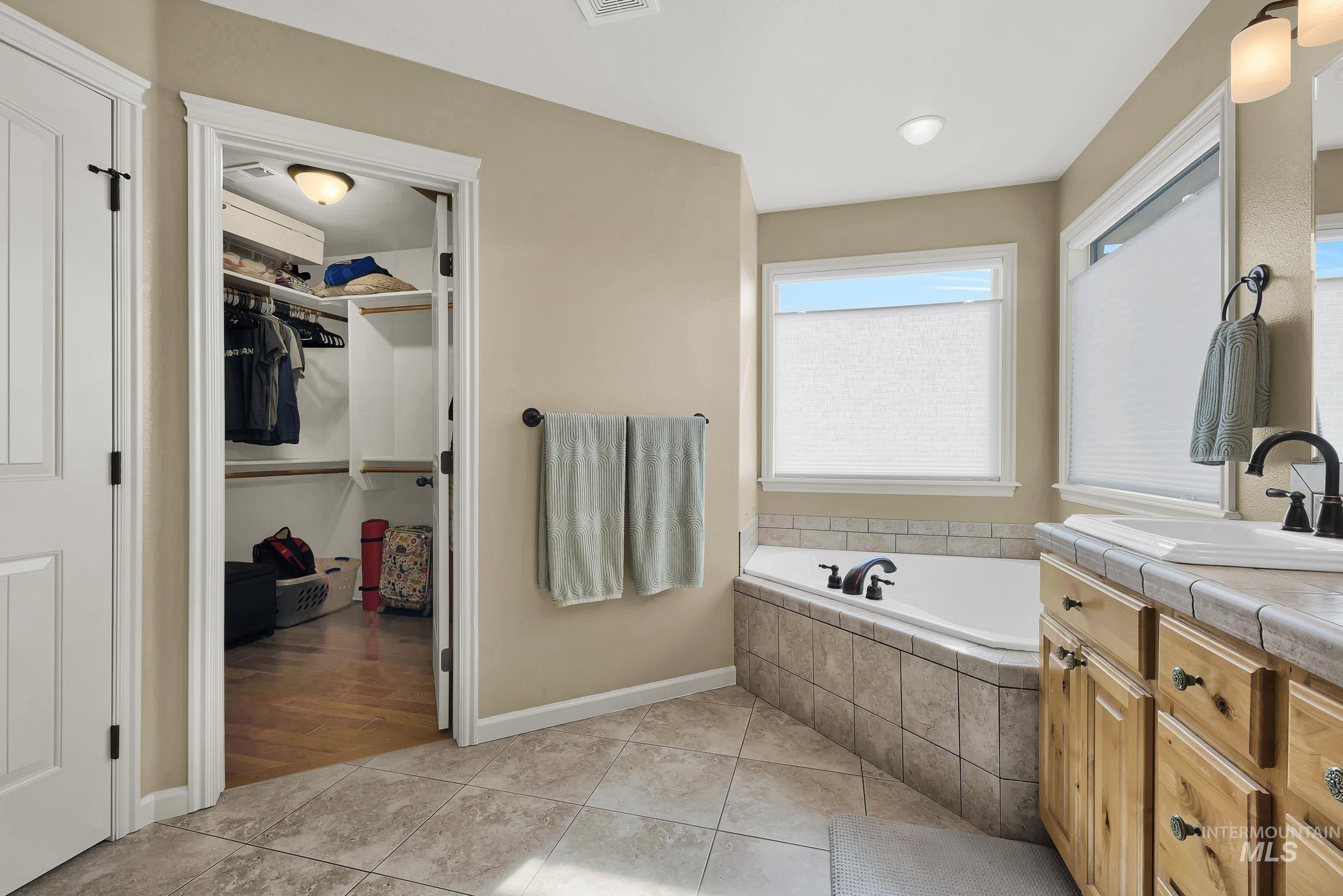 4121 N Frandon Ave, Meridian, Idaho 83646, 5 Bedrooms, 2.5 Bathrooms, Residential For Sale, Price $724,900, 98977781