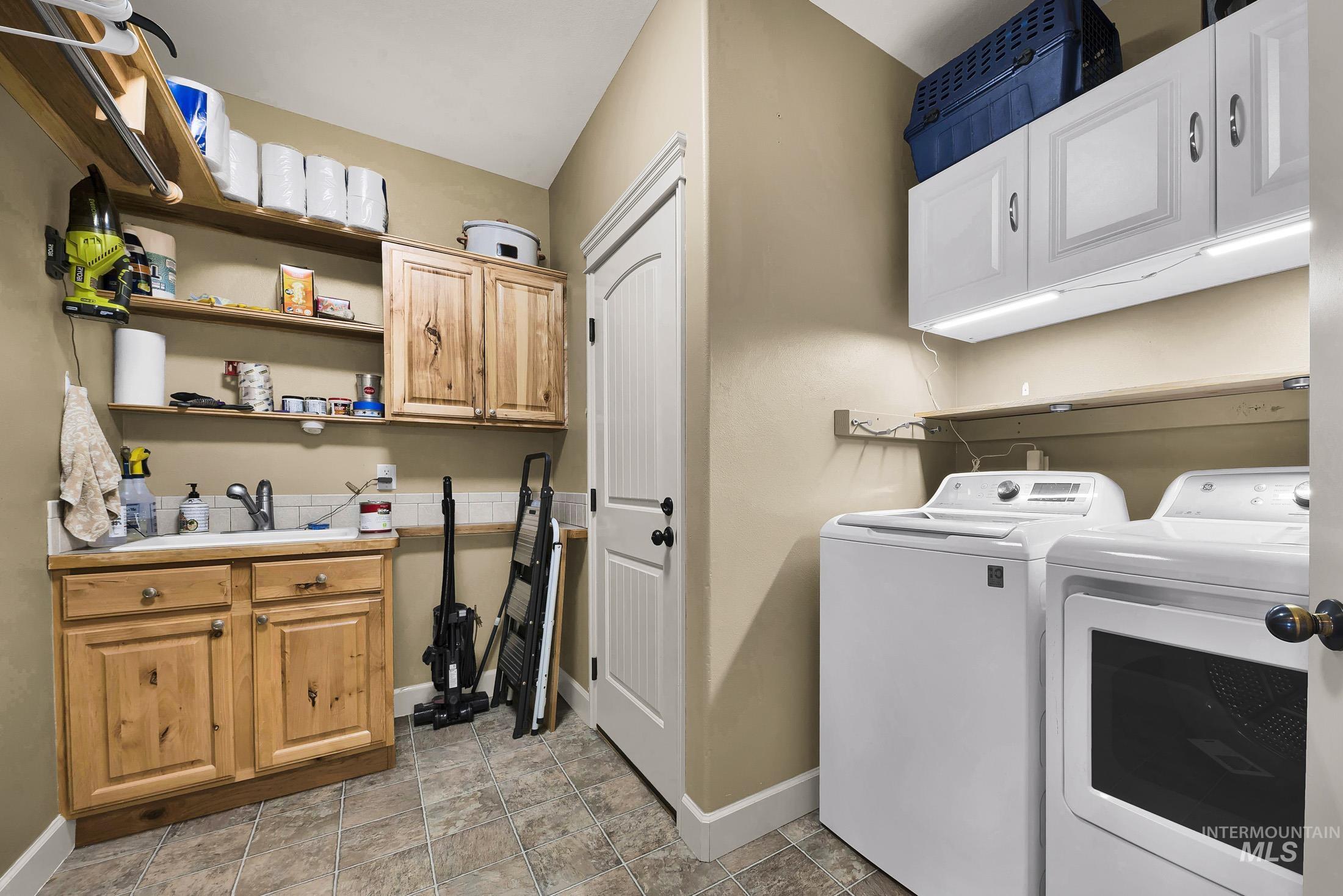 4121 N Frandon Ave, Meridian, Idaho 83646, 5 Bedrooms, 2.5 Bathrooms, Residential For Sale, Price $724,900, 98977781