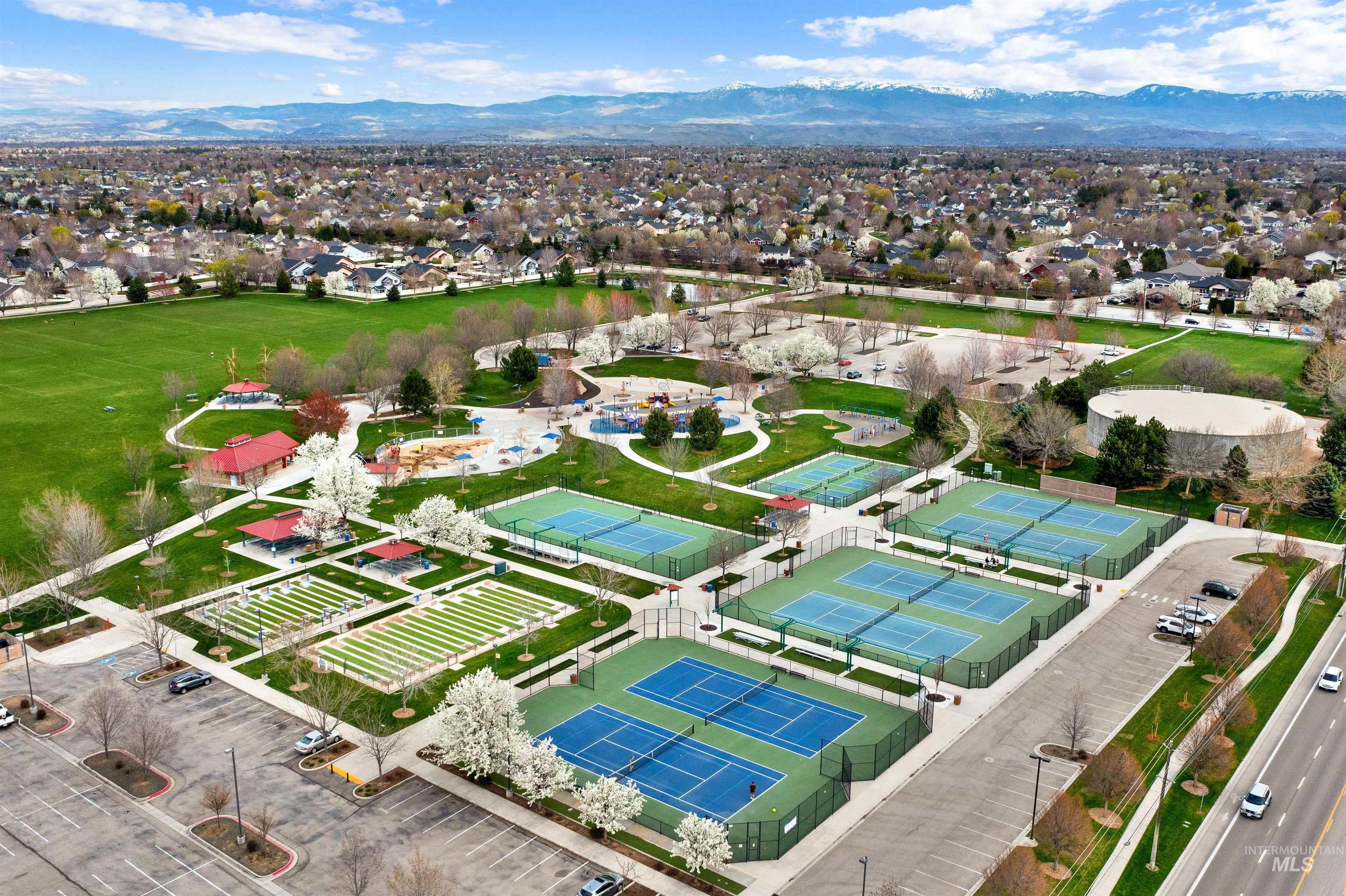 4121 N Frandon Ave, Meridian, Idaho 83646, 5 Bedrooms, 2.5 Bathrooms, Residential For Sale, Price $724,900, 98977781