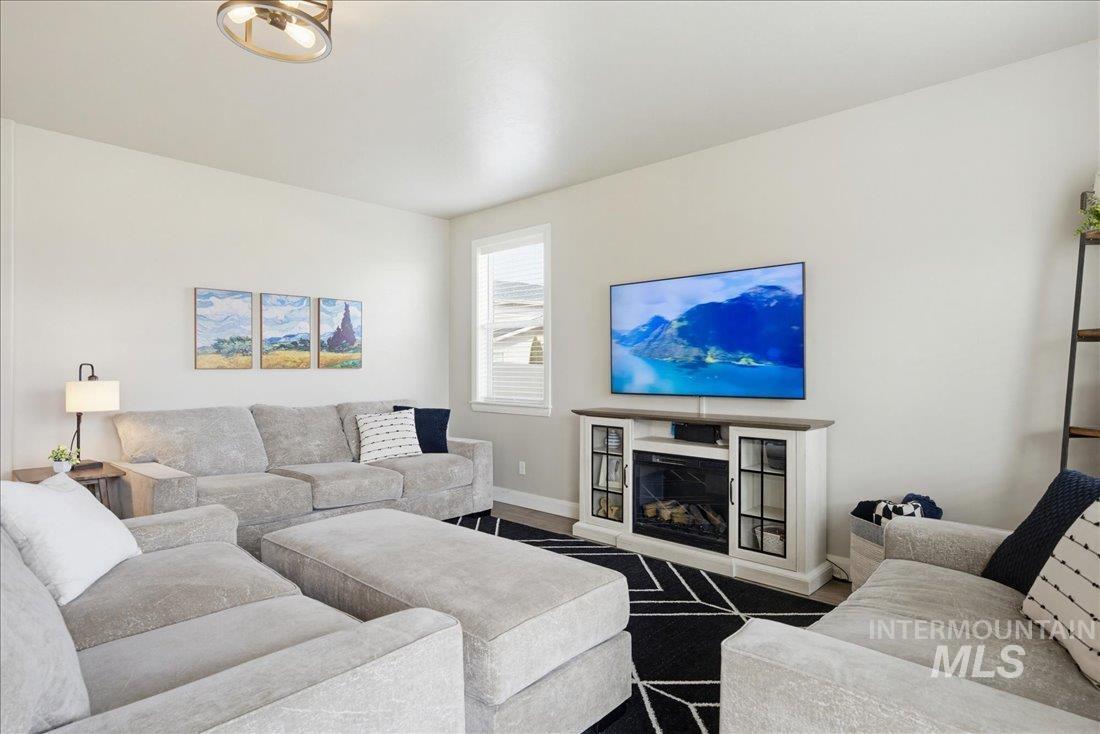 5898 W Bracken Ct, Eagle, Idaho 83616, 5 Bedrooms, 2.5 Bathrooms, Residential For Sale, Price $719,000,MLS 98977782