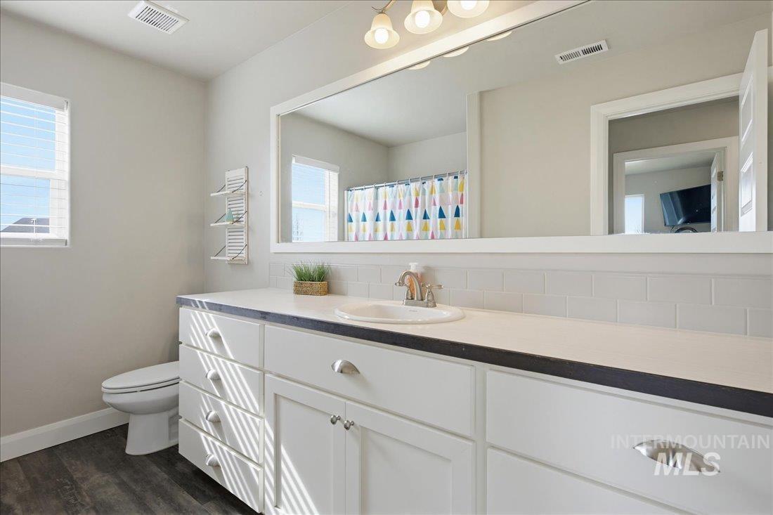 5898 W Bracken Ct, Eagle, Idaho 83616, 5 Bedrooms, 2.5 Bathrooms, Residential For Sale, Price $719,000,MLS 98977782