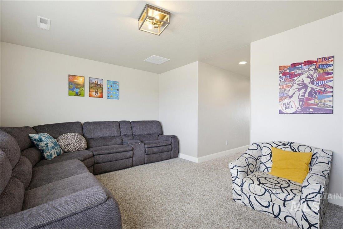 5898 W Bracken Ct, Eagle, Idaho 83616, 5 Bedrooms, 2.5 Bathrooms, Residential For Sale, Price $719,000,MLS 98977782