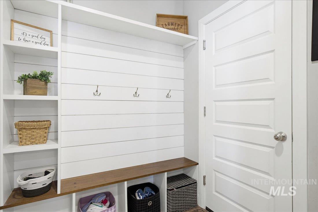 5898 W Bracken Ct, Eagle, Idaho 83616, 5 Bedrooms, 2.5 Bathrooms, Residential For Sale, Price $719,000,MLS 98977782