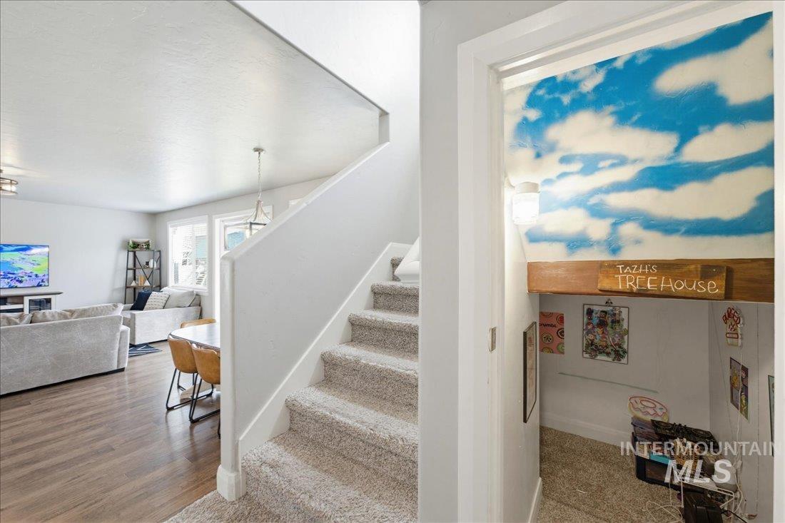 5898 W Bracken Ct, Eagle, Idaho 83616, 5 Bedrooms, 2.5 Bathrooms, Residential For Sale, Price $719,000,MLS 98977782