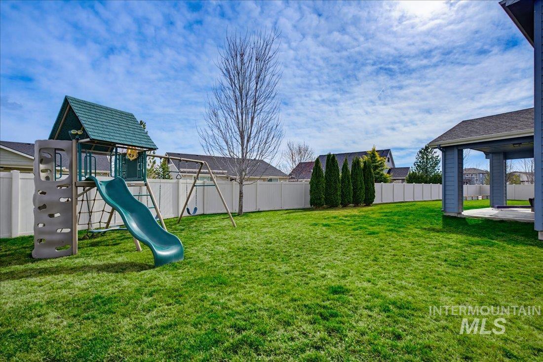 5898 W Bracken Ct, Eagle, Idaho 83616, 5 Bedrooms, 2.5 Bathrooms, Residential For Sale, Price $719,000,MLS 98977782