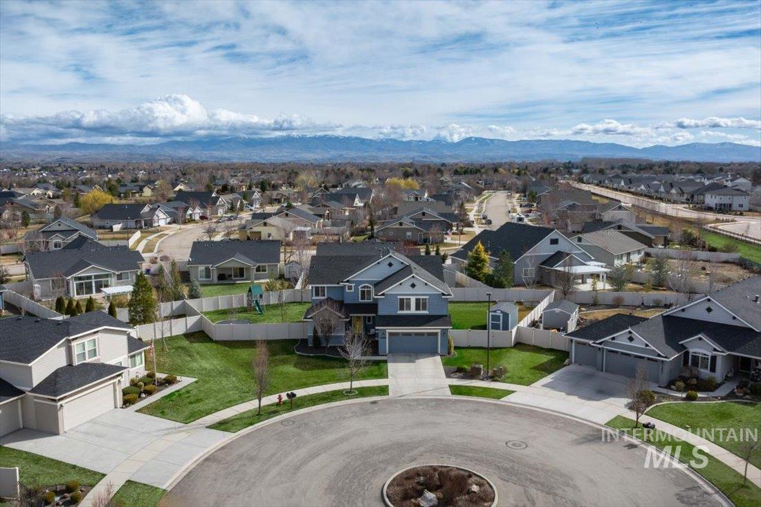 5898 W Bracken Ct, Eagle, Idaho 83616, 5 Bedrooms, 2.5 Bathrooms, Residential For Sale, Price $719,000,MLS 98977782