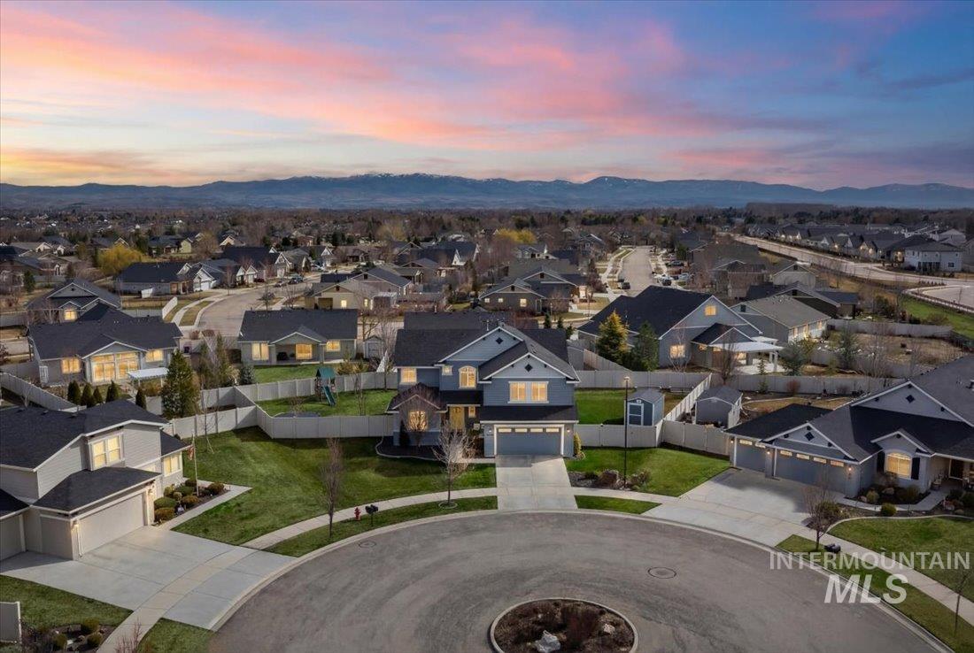 5898 W Bracken Ct, Eagle, Idaho 83616, 5 Bedrooms, 2.5 Bathrooms, Residential For Sale, Price $719,000,MLS 98977782