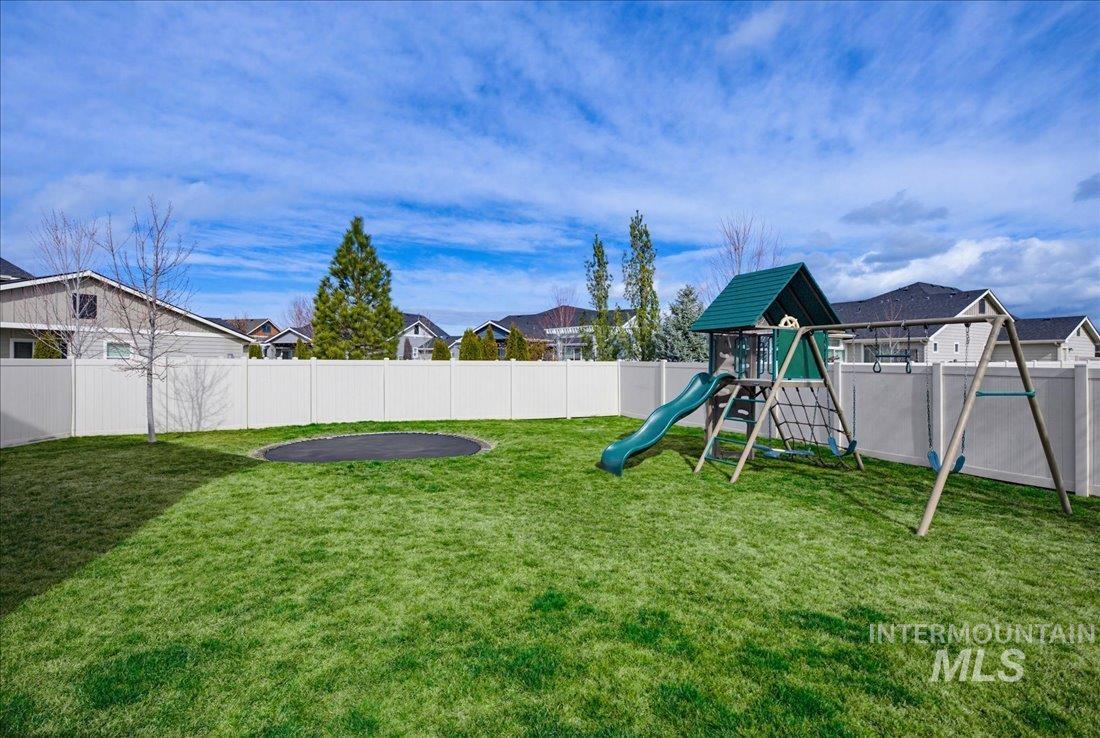 5898 W Bracken Ct, Eagle, Idaho 83616, 5 Bedrooms, 2.5 Bathrooms, Residential For Sale, Price $719,000,MLS 98977782