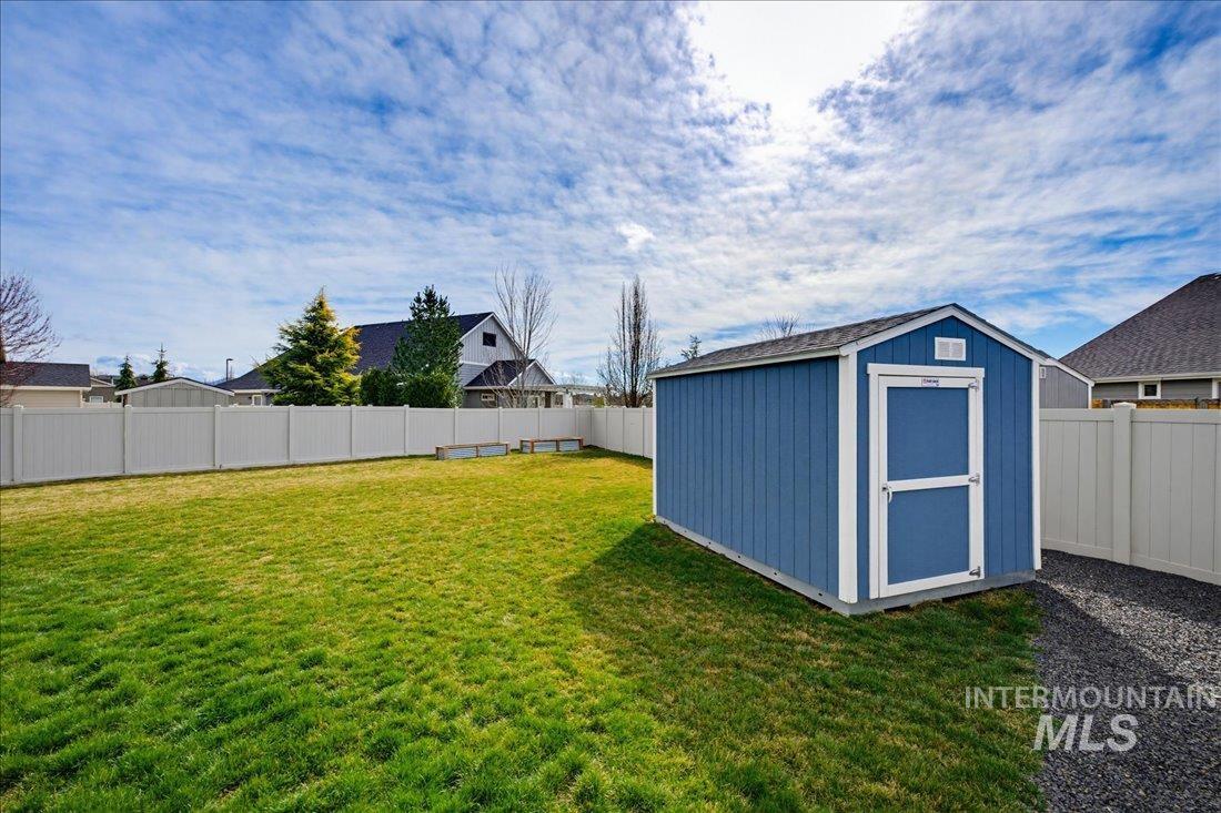 5898 W Bracken Ct, Eagle, Idaho 83616, 5 Bedrooms, 2.5 Bathrooms, Residential For Sale, Price $719,000,MLS 98977782