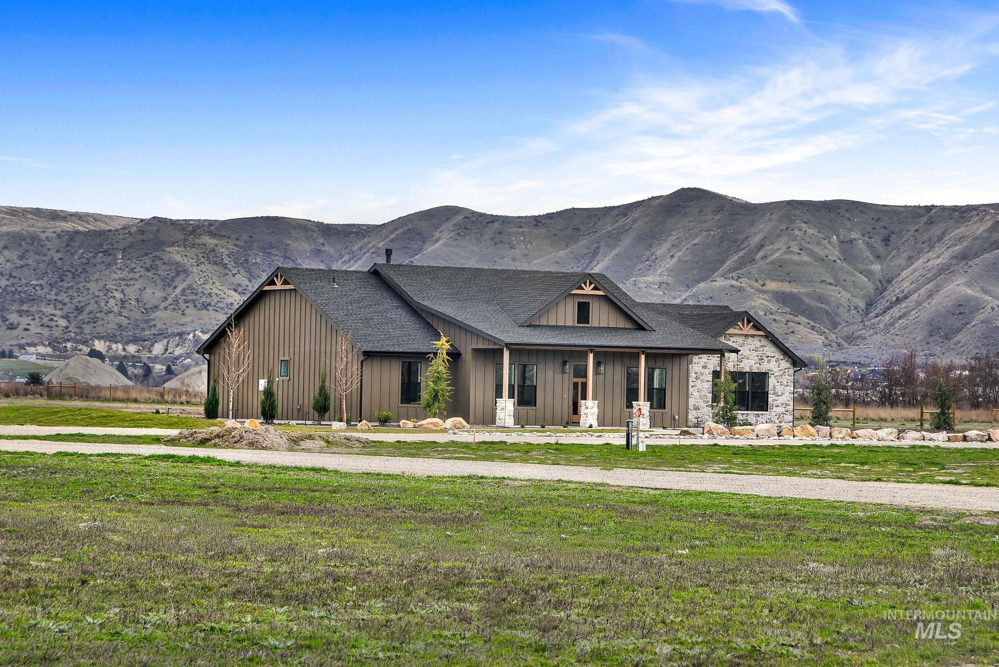 3170 Grandview Ln, Emmett, Idaho 83617, 4 Bedrooms, 3 Bathrooms, Residential For Sale, Price $935,000, 98977784