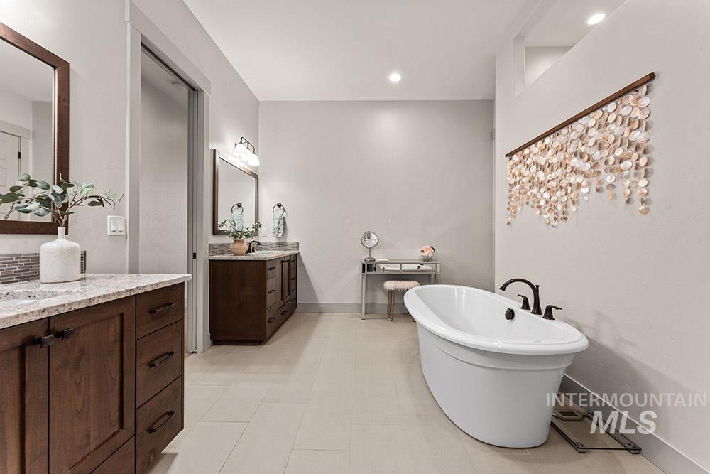 5817 E Hootowl Dr, Boise, Idaho 83716, 3 Bedrooms, 2.5 Bathrooms, Residential For Sale, Price $1,389,000, 98977791