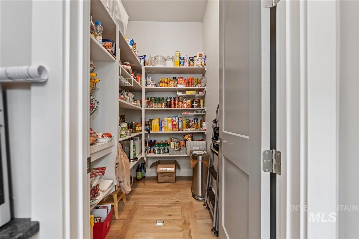 8253 W Brooks Dr, Boise, Idaho 83714, 3 Bedrooms, 2.5 Bathrooms, Residential For Sale, Price $998,000,MLS 98977792