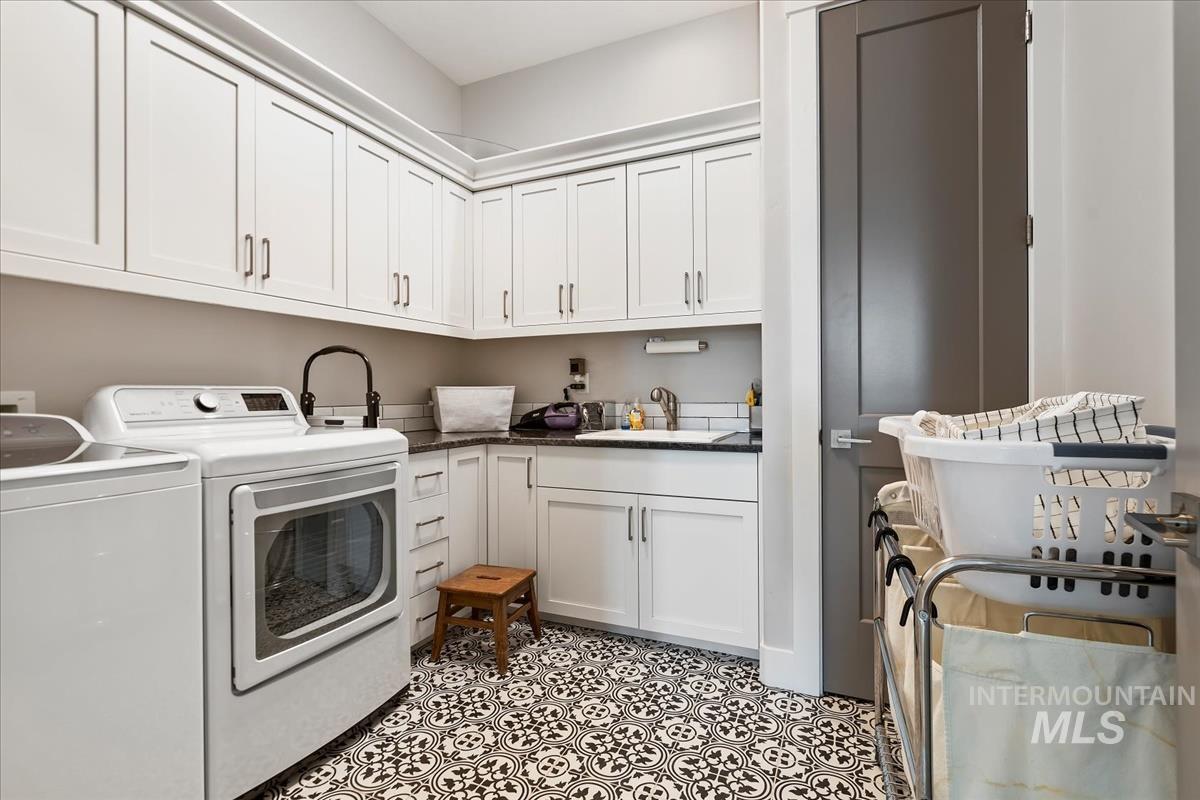 8253 W Brooks Dr, Boise, Idaho 83714, 3 Bedrooms, 2.5 Bathrooms, Residential For Sale, Price $1,100,000,MLS 98977792