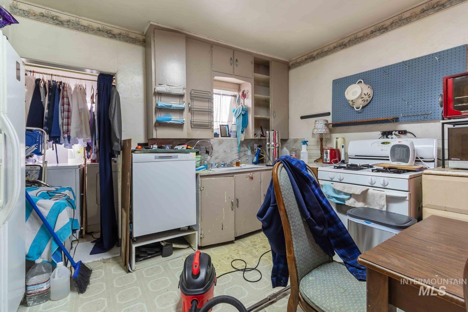 223 E Chicago St, Caldwell, Idaho 83605-3228, 1 Bedroom, 1 Bathroom, Residential For Sale, Price $199,900,MLS 98977797