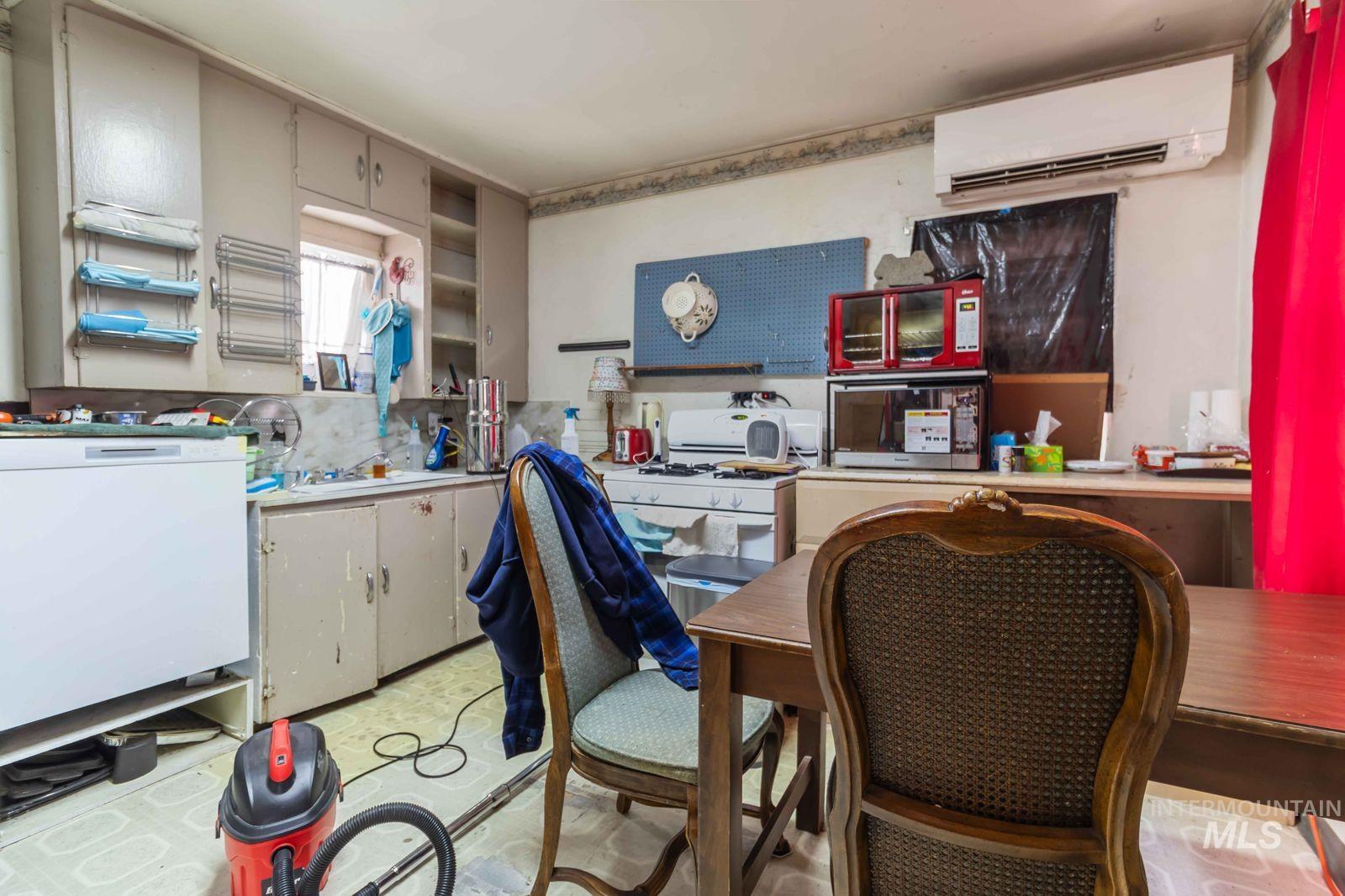223 E Chicago St, Caldwell, Idaho 83605-3228, 1 Bedroom, 1 Bathroom, Residential For Sale, Price $179,900, 98977797