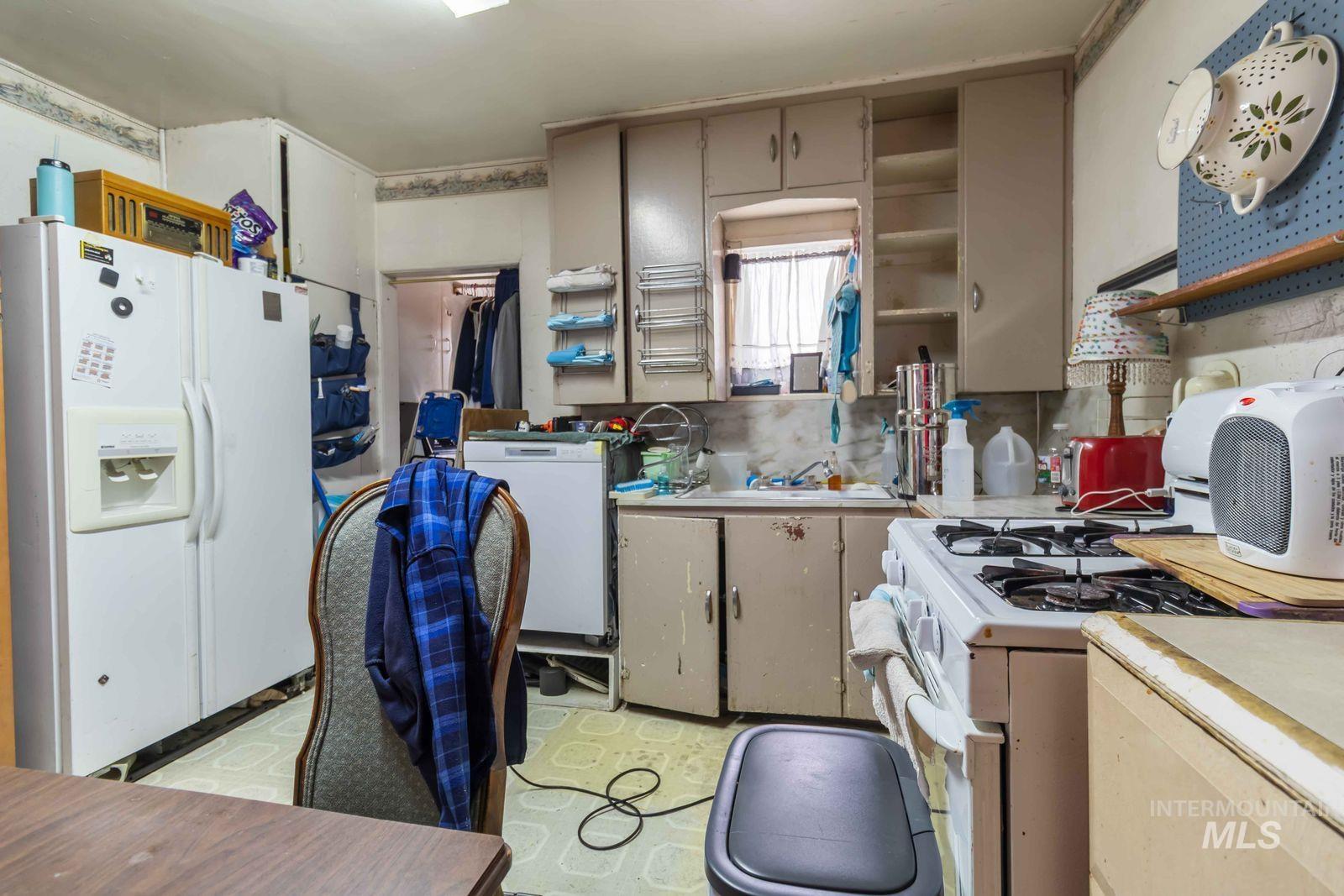 223 E Chicago St, Caldwell, Idaho 83605-3228, 1 Bedroom, 1 Bathroom, Residential For Sale, Price $199,900,MLS 98977797