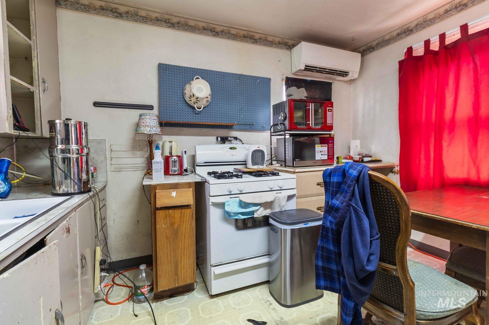 223 E Chicago St, Caldwell, Idaho 83605-3228, 1 Bedroom, 1 Bathroom, Residential For Sale, Price $199,900, 98977797