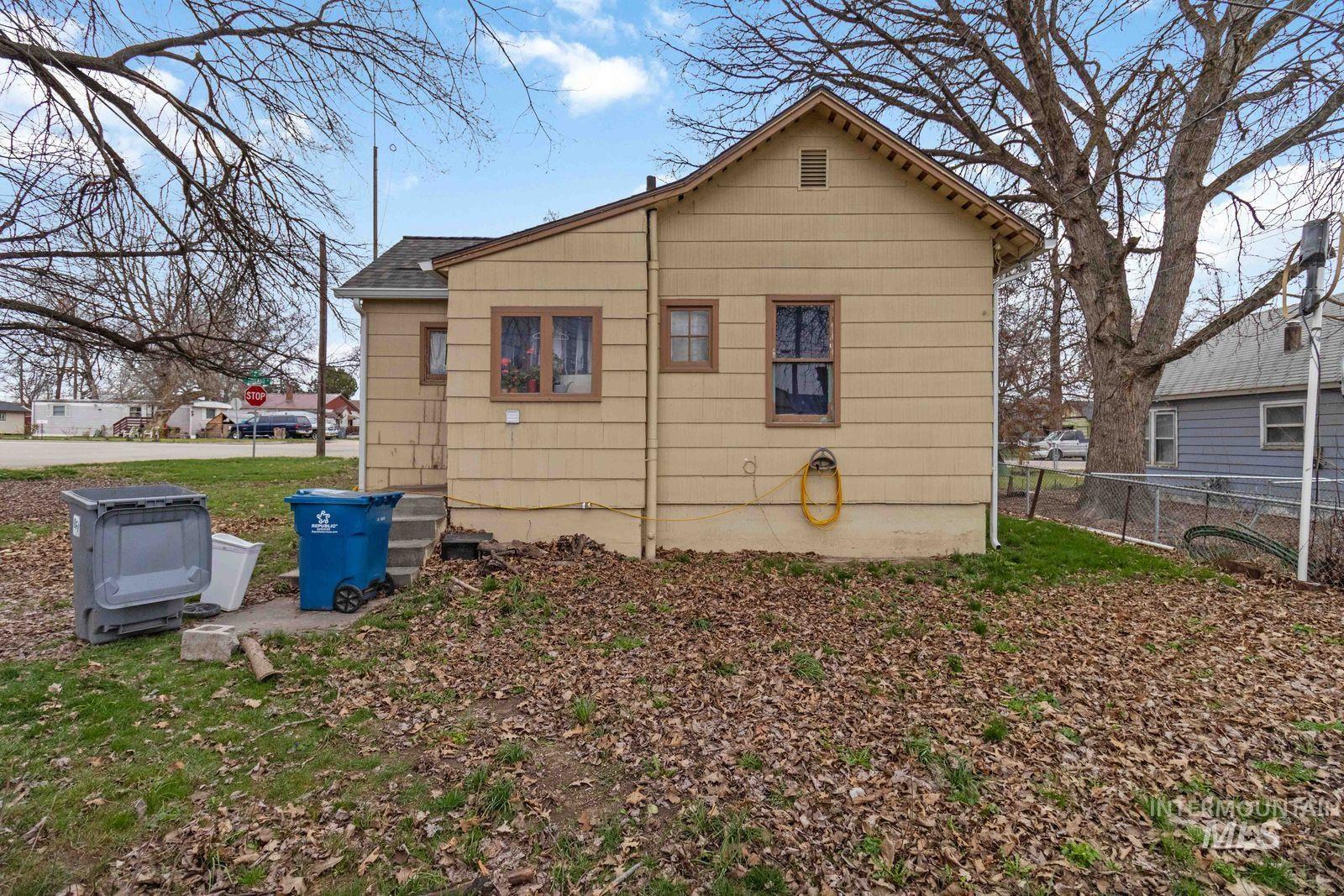 223 E Chicago St, Caldwell, Idaho 83605-3228, 1 Bedroom, 1 Bathroom, Residential For Sale, Price $199,900,MLS 98977797