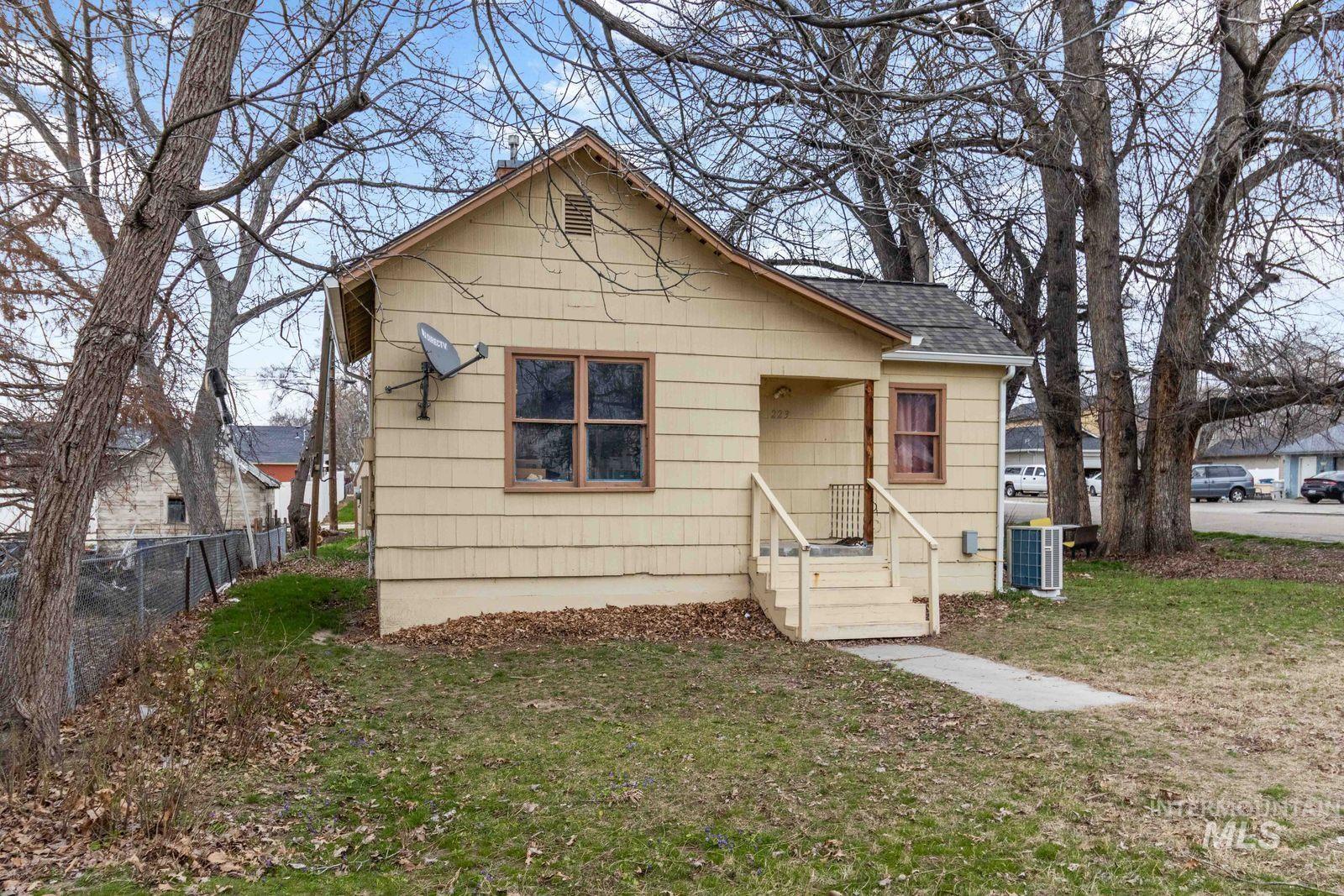 223 E Chicago St, Caldwell, Idaho 83605-3228, 1 Bedroom, 1 Bathroom, Residential For Sale, Price $199,900,MLS 98977797